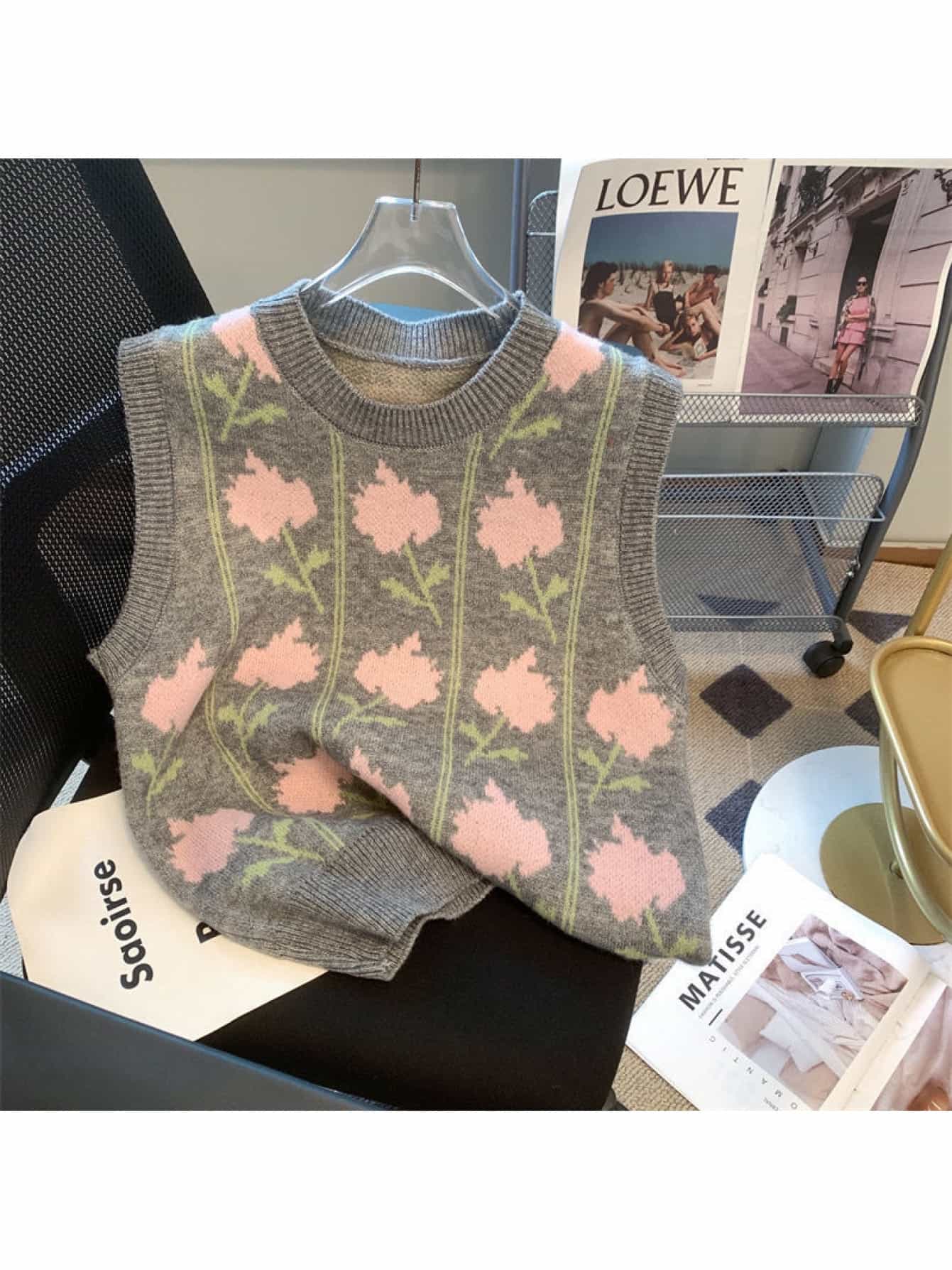 【全店通用25％OFFクーポン】【レトロ花柄】 ニットベスト レディース ベスト セーター 花柄 ジャガード クルーネック 丸首 プルオーバー ジレ トップス ノースリーブ 重ね着 レイヤード ゆったり 体型カバー 着痩せ 大きいサイズ 大人可愛い｜大森麗萱 8,303円