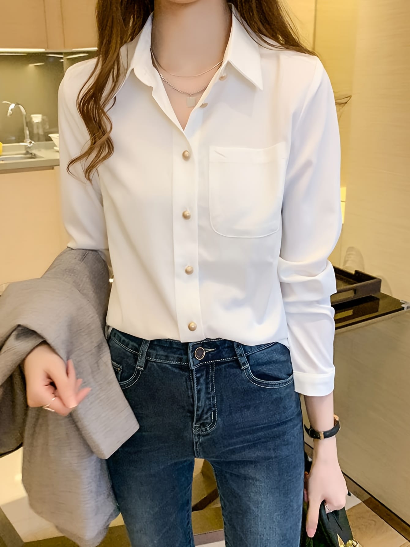【今日このごろ制限事項、超買得30％OFF引き換え証、2度潮合い皆無】【とろみ原料品】トップ レディース 長袖 プルオーバー 白 シフォントップ 襟付き添い人 ゴールド名取り草 衣嚢付き添い人 トップス 無地 気が大きい大きさ ゆったり 体型押しかぶせる 着痩せ 事務服 Yシャツ カ