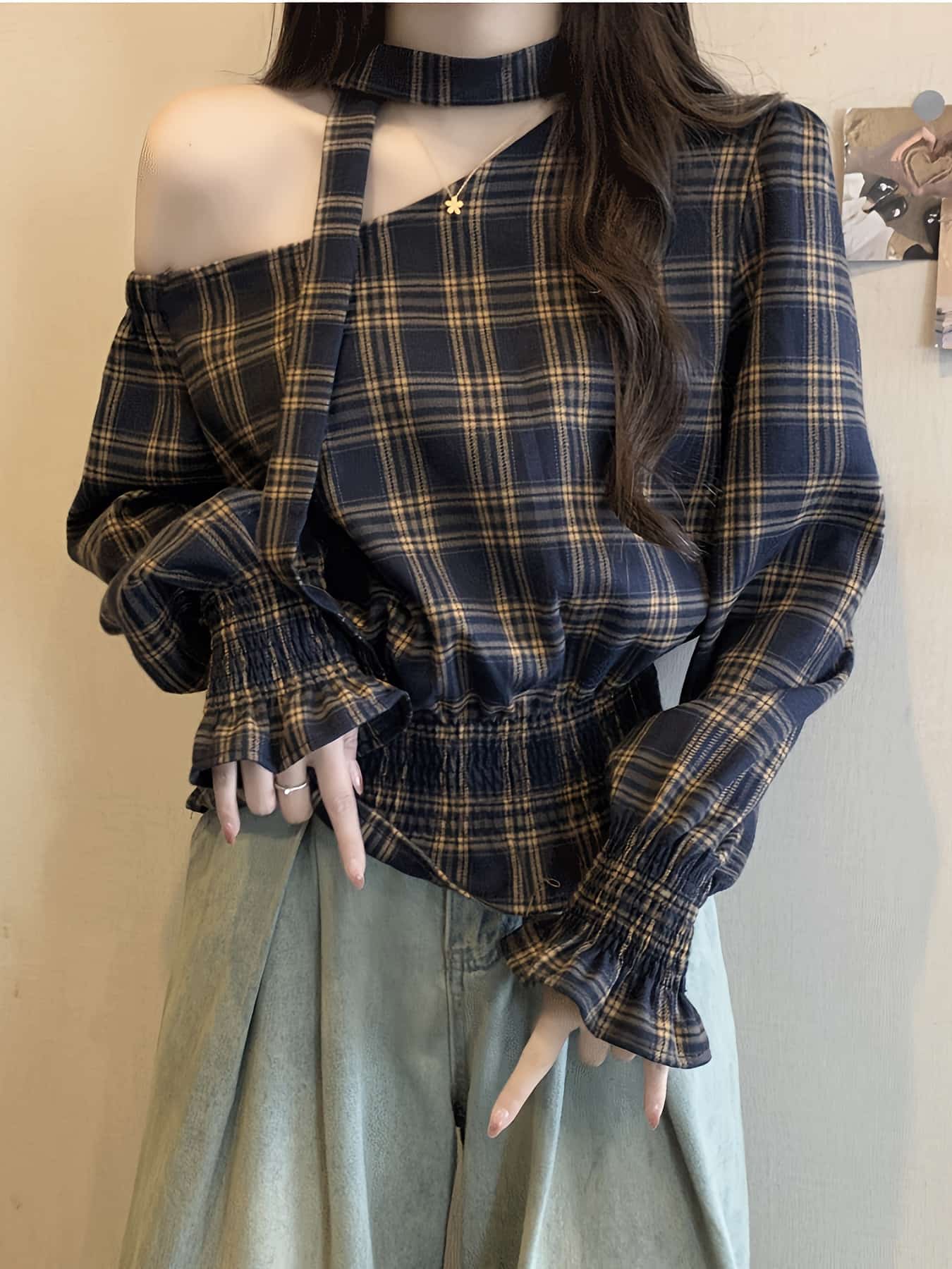 【今日このごろ制限事項、超買得30％OFF引き換え証、2度潮合い皆無】【着痩せ大変革】 トップ レディース 読み合わせる柄 オフショルダー トップス 長袖 肩出し 非対称 プルオーバー ワンショル チョー鉄道車両風 酉の方角シャーリング 体型押しかぶせる 土手っ腹包みかくし 成年者可愛
