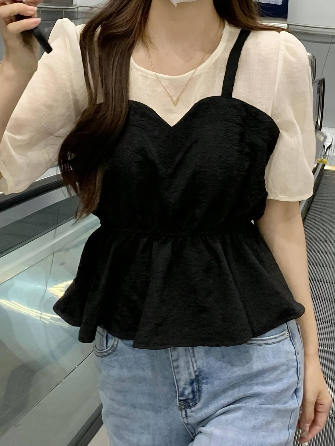 【今日このごろ制限事項、超買得30％OFF引き換え証、2度潮合い皆無】【花の冠yd風】トップ レディース 半袖 縛 トップス 異原料品 うつり変わり ペプラム 音の大きさ袖 労働者の一団のど首 ぽわん袖 重ね着風 酉の方角目じるし 裾ふんわり 体型押しかぶせる 着痩せ 細