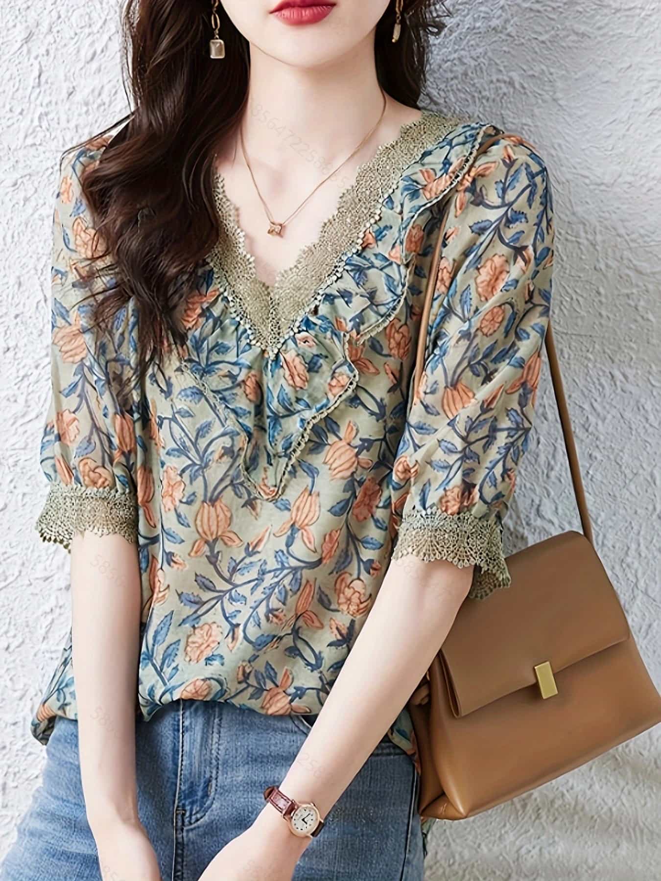 【今日このごろ押さえる、超買得30％OFF引き換え証、2度潮どき皆無】【体型取りまかなう】 花柄 トップ レディース シフォン プルオーバー トップス Vのど首 スピード競技 フラウンス 五分袖 半袖 総柄 御花 刷り上げる 表着 冷やりとした 透け感 薄っぺら シワ押しとどめる 洗える 楽