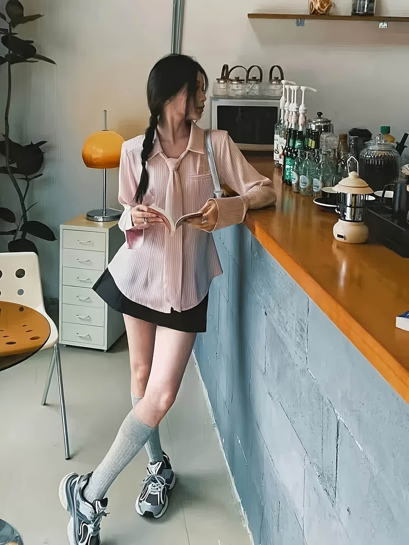 【全店通用25%OFFクーポン】シャツ レディース ブラウス 長袖 ストライプ柄 ネクタイ付き リボンタイ スリム 細見え トップス 襟付き 前開き 刺しゅう 刺繍 透け感 シアー 薄手 カジュアル きれいめ 韓国ファッショ|大森麗萱