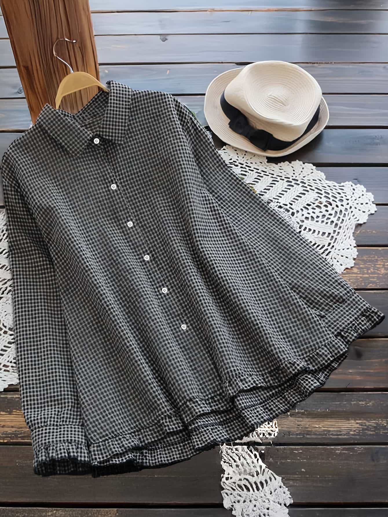 【全店通用25%OFFクーポン】【大人可愛い】ブラウス レディース チュニック チェック柄 裾フリル シャツ 長袖 トップス 襟付き ギンガムチェック 前開き 羽織り ゆったり 大きいサイズ 体型カバー お尻が隠れる 着痩せ|大森麗萱