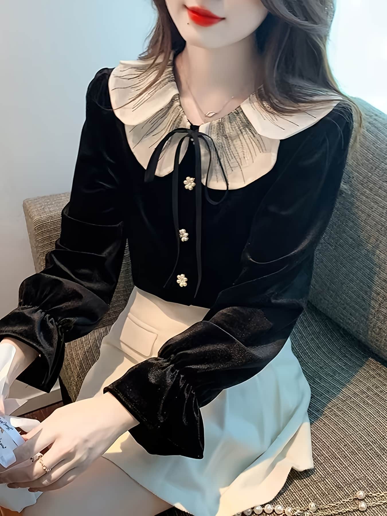 【全店通用25％OFFクーポン】ブラウス レディース 長袖 ベロア ベルベット トップス ビッグカラー 襟付き 襟 丸襟 リボンタイ リボン フラワーボタン シャツ プルオーバー クラシック レトロ 大人可愛い キレイめ フ｜大森麗萱