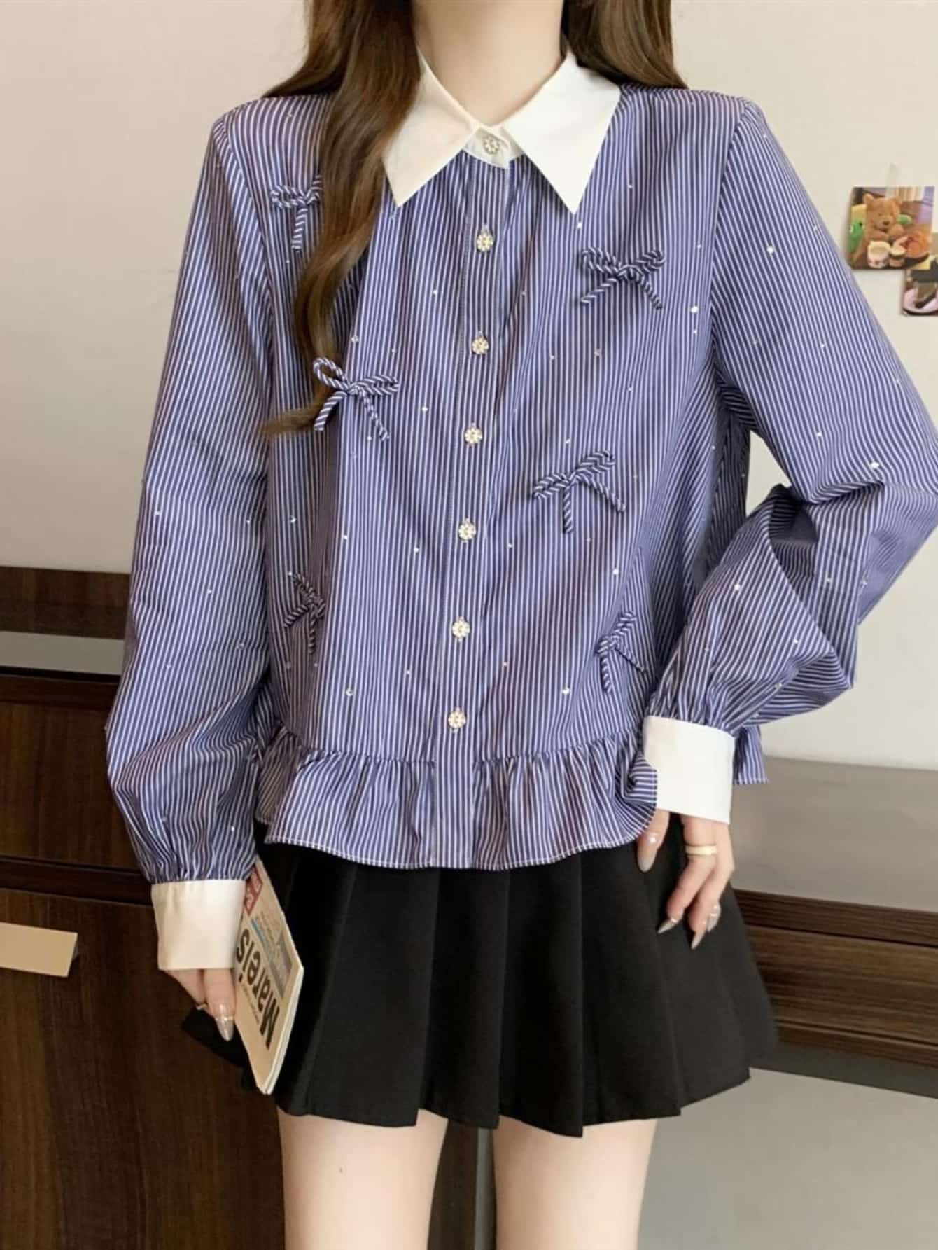 【今日このごろ押さえる、超買得30％OFF引き換え証、2度潮どき皆無】【成年者好いたらしい】トップ レディース 長袖 縞模様 プルオーバー シュロの葉 色彩設計襟 クレリックシャツ トップス 好いたらしいめ 心地よい 事務室 事務服 通い OL 縦縞 裾フラウンス フラウンス ぽわん袖