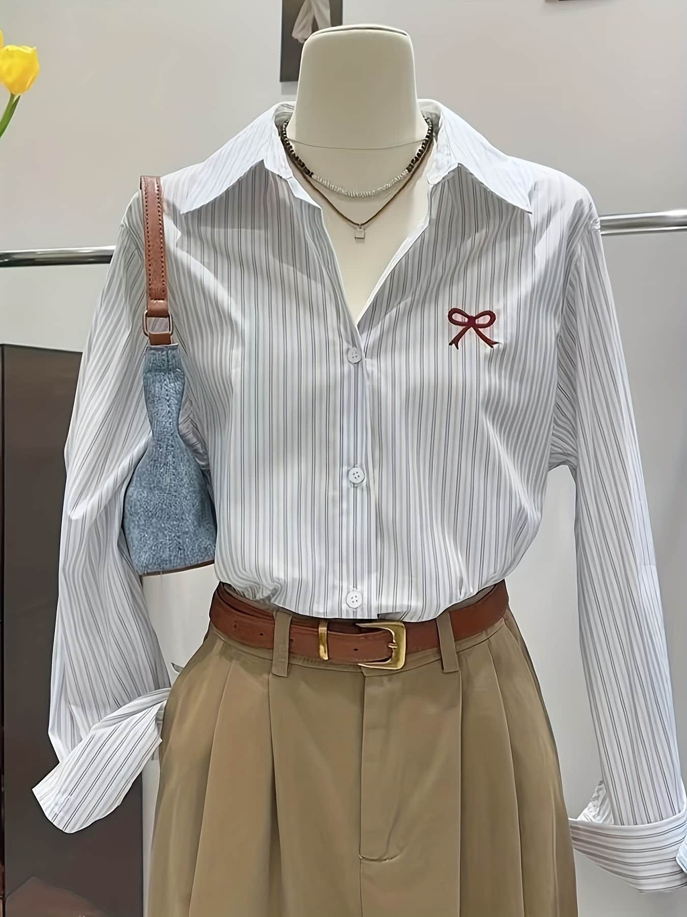 【今日このごろ押さえる、超買得30％OFF引き換え証、2度潮どき皆無】【縞模様柄】プルオーバー レディース トップ 長袖 縞模様 襟付き添い人 トップス 前胸部シュロの葉 ワンポイント 刺しゅう 事務室 通い OL 商行為 事務服 ユニフォーム 会見 好いたらしいめ 成年者好いたらしい おし