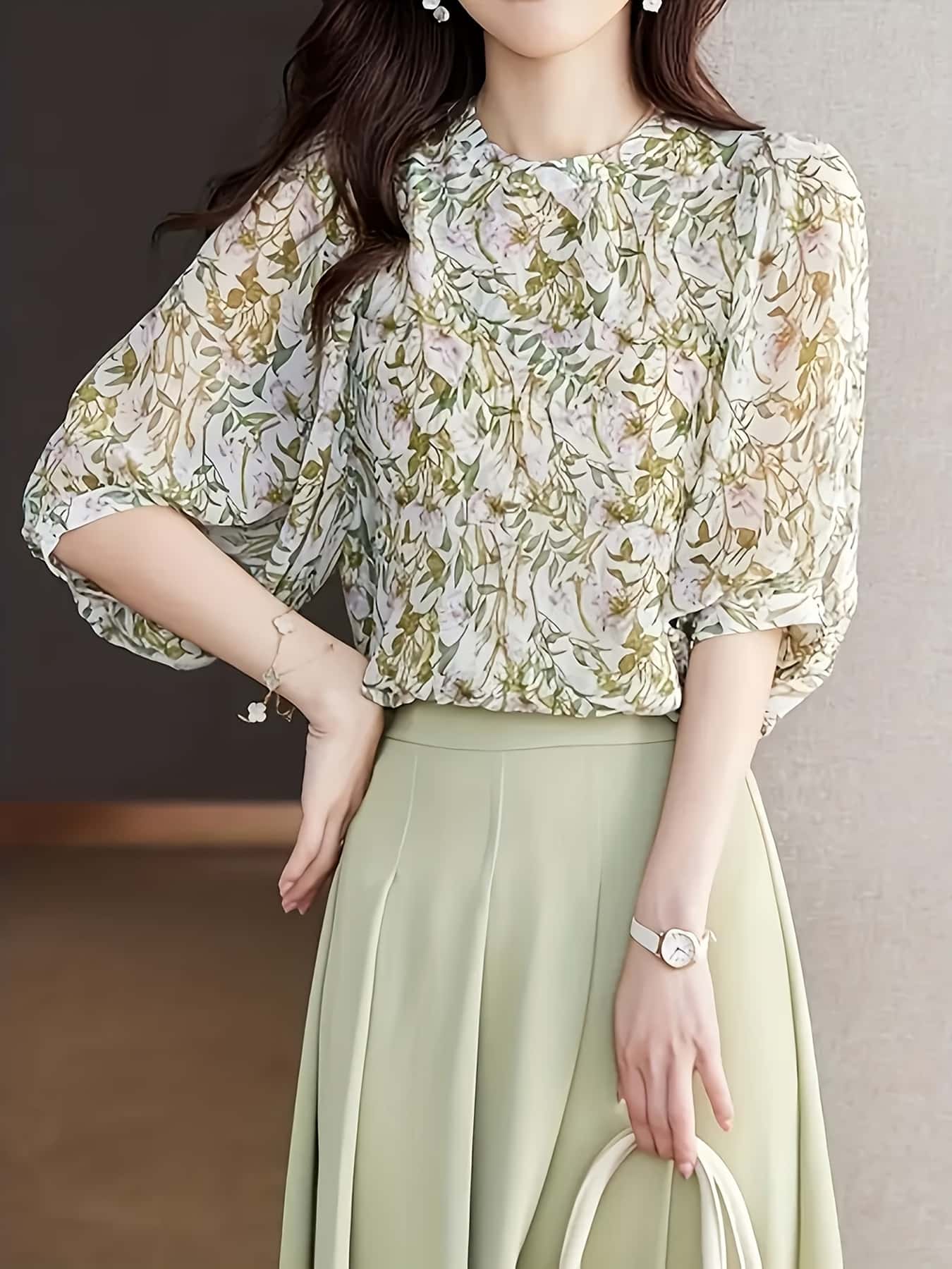 【今日このごろ制限事項、超買得30％OFFクーポン券、2度汐どき皆無】トップ レディース 花柄 七分袖 ティーシャツ トップス ボタニカル シアー シフォン風 総柄 労働者の一団のど首 透け感 丸襟 ゆったり 体型取りまかなう 二の腕取りまかなう 着痩せ 好いたらしいめ 成年者好いたらしい フェミ