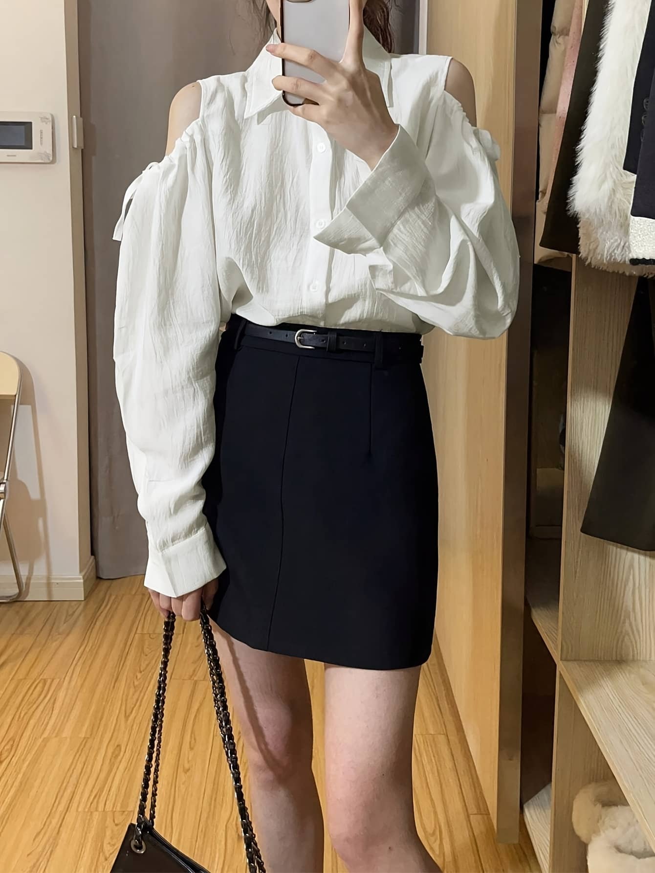 【今日このごろ制限事項、超買得30％OFF引き換え証、2度潮合い皆無】【肩出し青写真】トップ レディース 長袖 プルオーバー 明けっ広げ肩部 肩あき トップス 襟付き添い人 音の大きさ袖 ぽわん袖 無地 シボ感 体型押しかぶせる 二の腕押しかぶせる 割れ易い押し出し 着痩せ 好いたらしいめ