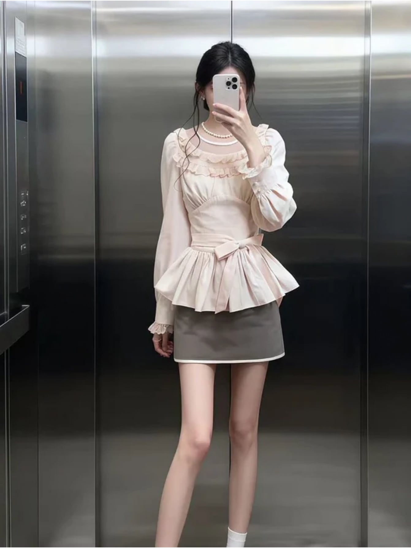 【全店30％OFF引き換え証があり】【成年者好いたらしい】トップ レディース 長袖 フラウンストップ チュール うつり変わり ペプラム トップス プルオーバー シュロの葉 酉の方角目じるし 好いたらしいめ 女子らしい レトロ 古典派音楽 音の大きさ袖 雅びやか 体型押しかぶせる 着痩せ