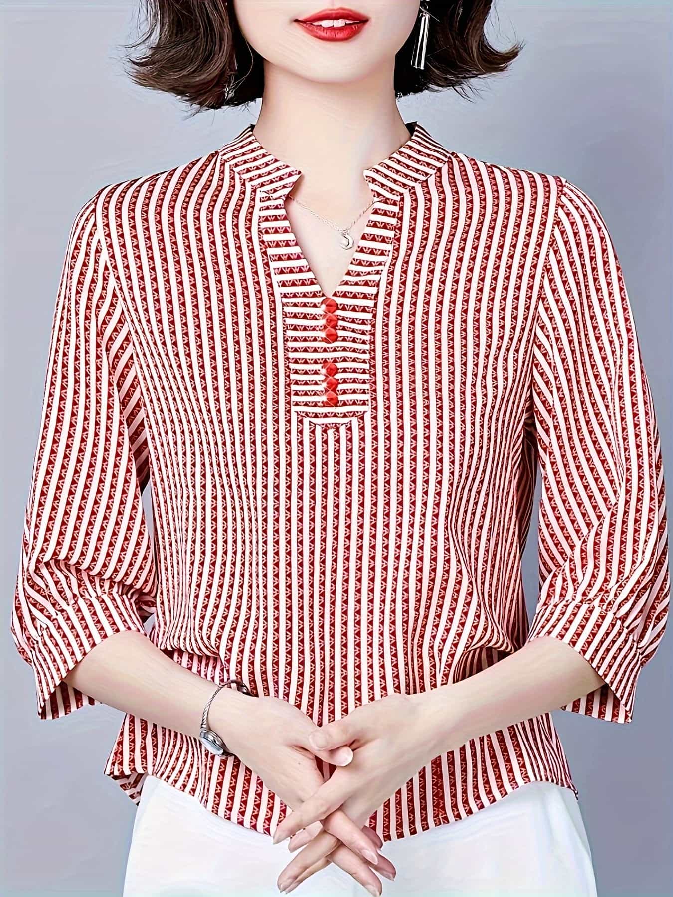 【全店30%OFFクーポンがあり】【ストライプ柄】ブラウス 七分袖 レディース キーネック Vネック シャツ トップス スキッパー ゆったり 体型カバー 二の腕カバー 着痩せ 細見え 縦ライン チュニック 前後差 30代 40代 オフィス カジュアル|大森麗萱