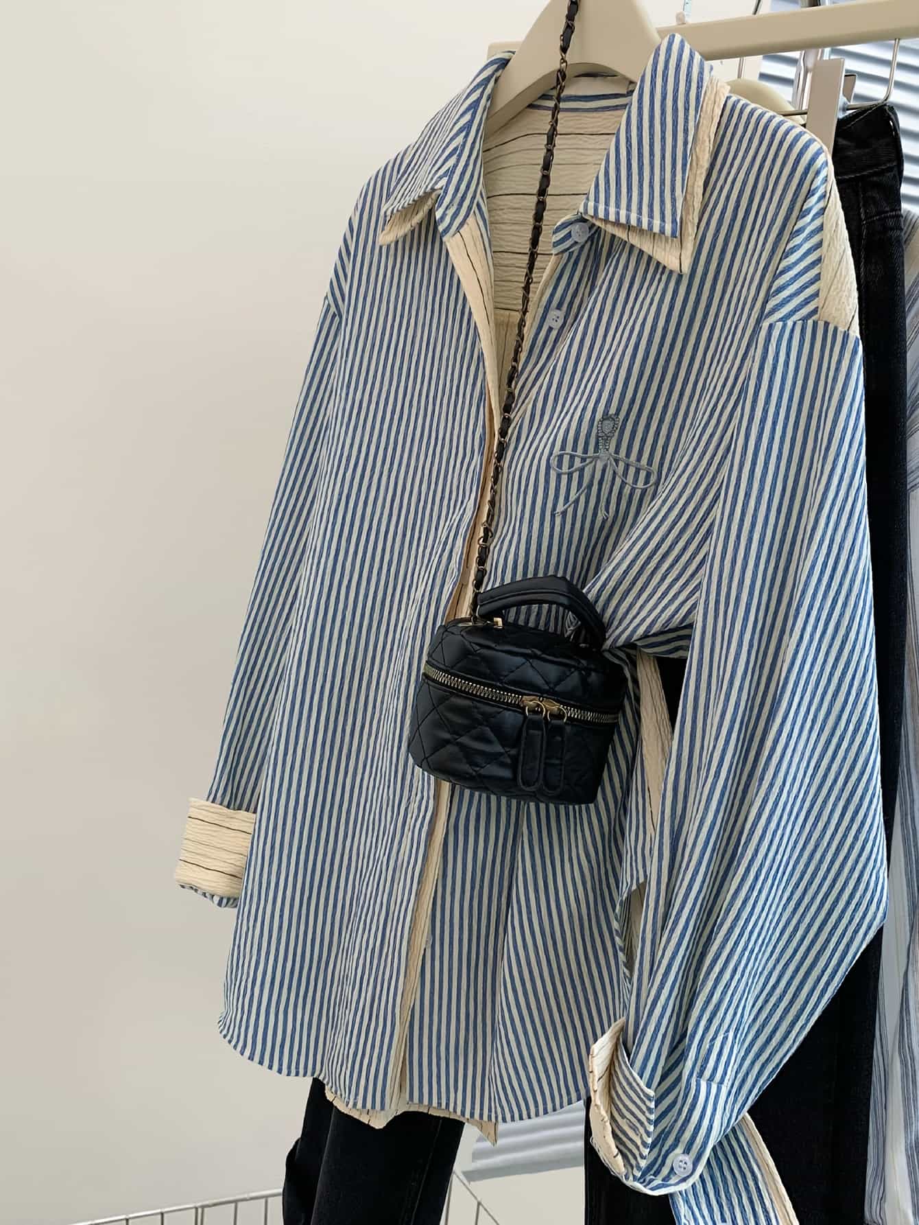 【全店30%OFFクーポンがあり】【重ね着風】シャツ レディース ブラウス ストライプ 切り替え トップス 長袖 フェイクレイヤード 襟付き チュニック ゆったり オーバーサイズ 体型カバー お尻が隠れる 着痩せ 細見え 楽ちん カジュアル きれいめ|大森麗萱