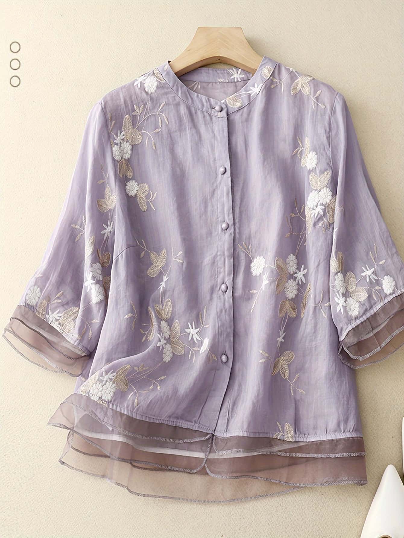 【全店30％OFF引き換え証があり】トップ レディース 夏 七分袖 刺しゅう 綿麻混 チュール うつり変わり ダンス楽隊色合い プルオーバー トップス 冷やりとした リネン風 ボタニカル 花柄 立ち襟 上衣 30代 40代 50代 60代 亭主持ち 体型押しかぶせる 二の腕カ
