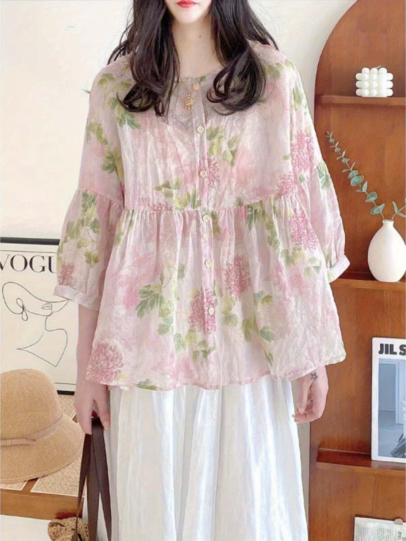 【全店30％OFF引き換え証があり】【成年者好いたらしい】トップレディース花柄チュニックシアーシャツトップス春夏秋長袖七分袖音の大きさ捩りゆったり体型押しかぶせる二の腕カバーティアードペプラムうつり変わり労働者の一団のど首前開き名取り草総柄フラワーシースルー透け感冷やりとした軽