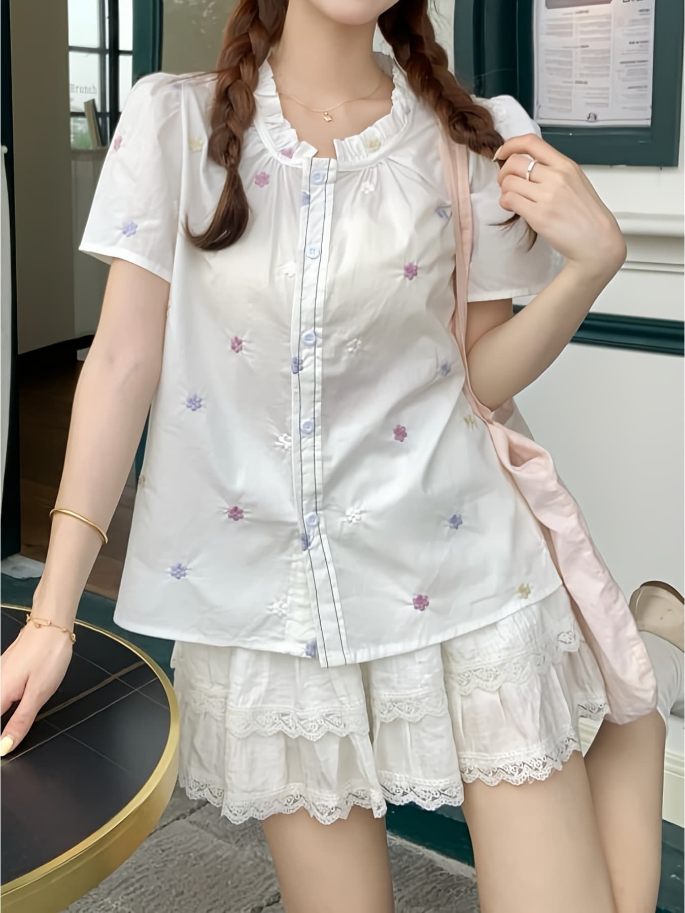 【全店30％OFF引き換え証があり】【花柄刺しゅう】トップ レディース 半袖 フラウンスのど首 プルオーバー トップス 白 襟フラウンス 成年者好いたらしい 好いたらしいめ 花柄 刺しゅう 前食い違い 名取り草 立ち襟 照明ランプ色合い 冷やりとした 口さかしい 体型押しかぶせる 二の腕押しかぶせる ゆったり 楽ち