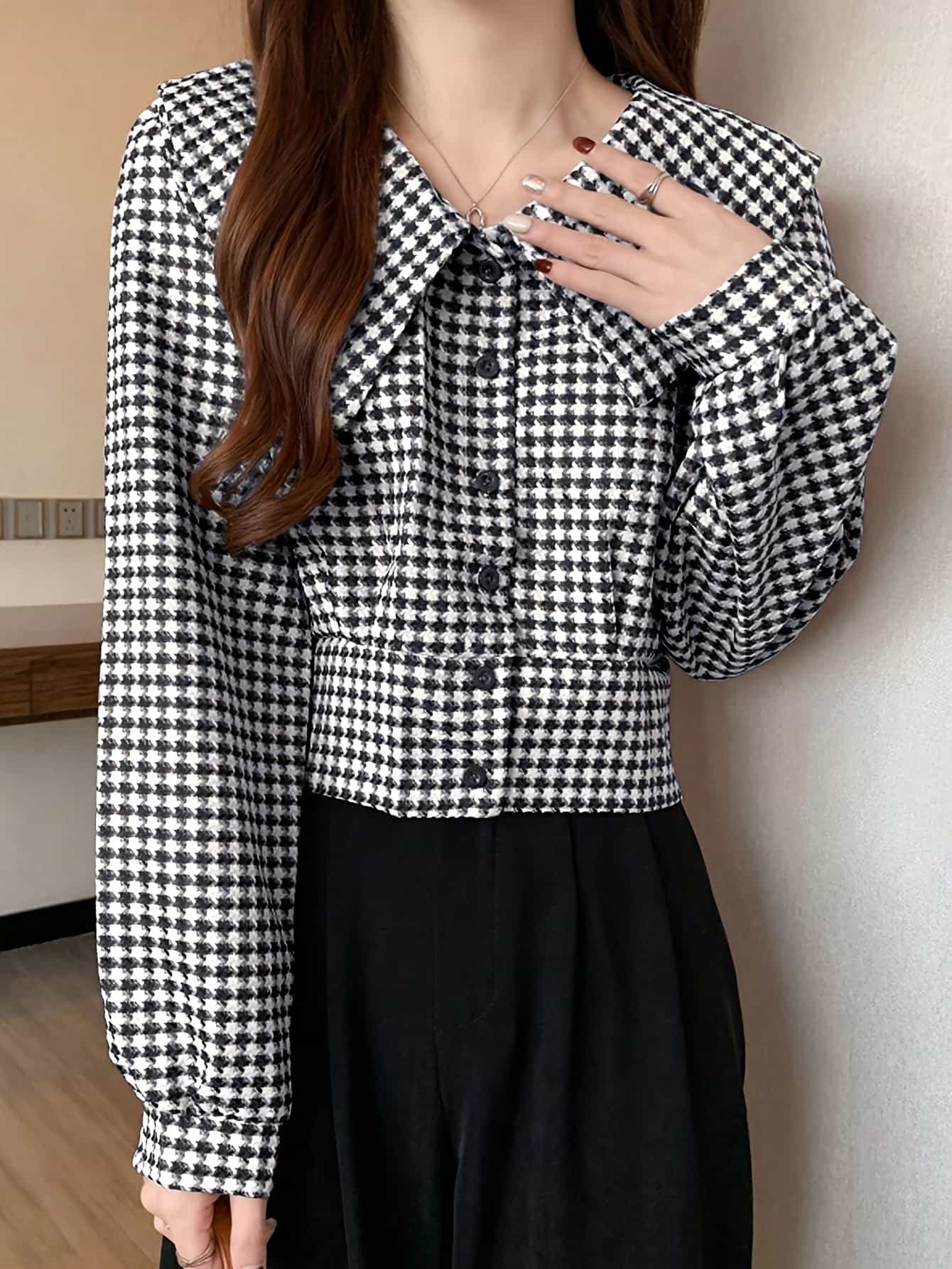 【全店30％OFF引き換え証があり】【レトロ好いたらしい】 チドリ透かし彫り トップ レディース 長袖 プルオーバー 襟付き添い人 ビッグ色合い 遊撃手丈 クロップド丈 トップス チドリ柄 幾何学学柄 古典派音楽 体型押しかぶせる 着痩せ 脚長成り行き 細押し出し 洗える シワになりにくい