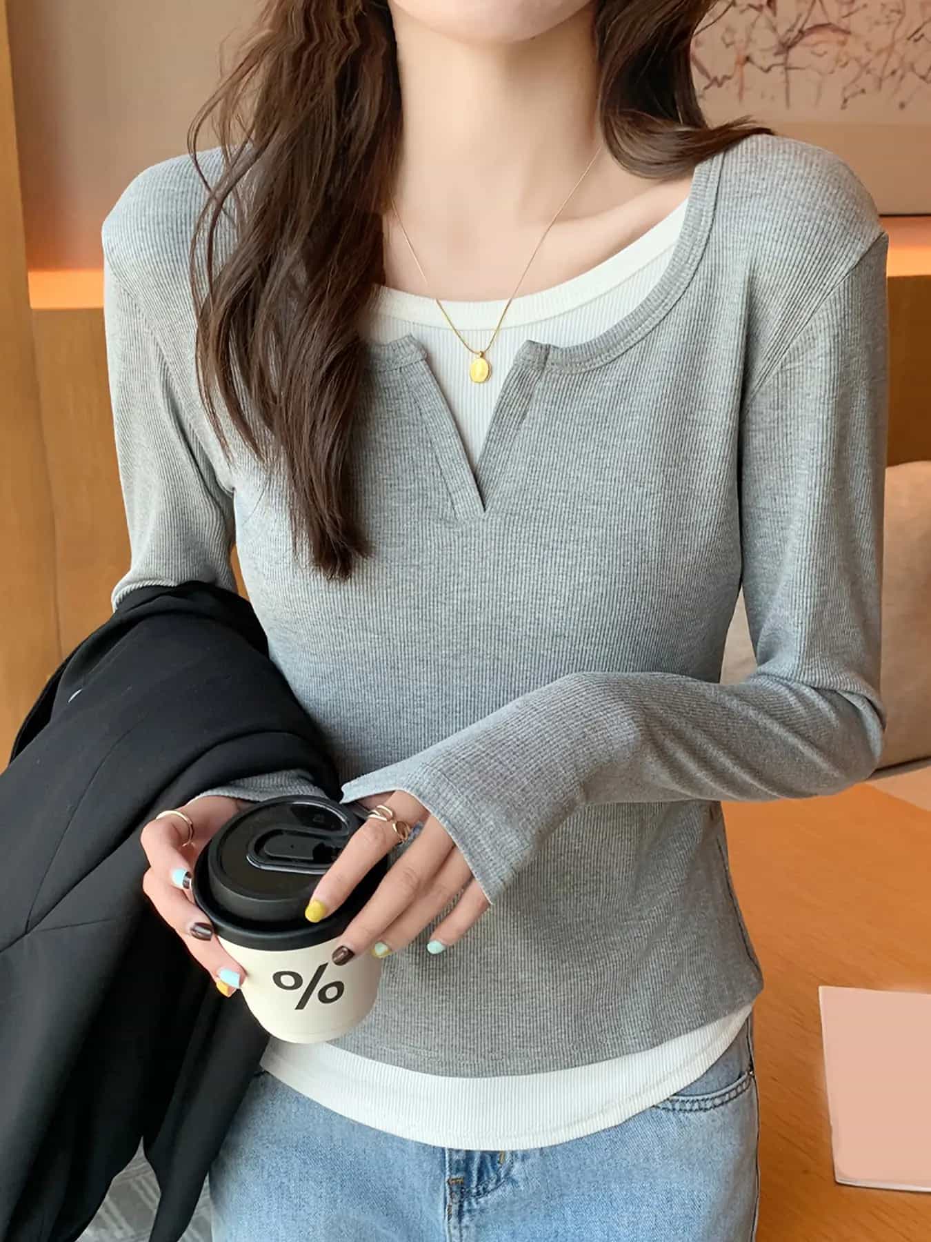 【全店30％OFF引き換え証があり】【重ね着風】 カットソー レディース 長袖 フェイクレイヤード ロンT プルオーバー 肋材 トップス 足懸かりのど首 Uのど首 肌付き 無地 きつい か細い 填まる 伸ばすこと 伸縮性 体型押しかぶせる 着痩せ 細押し出し 割れ易い見