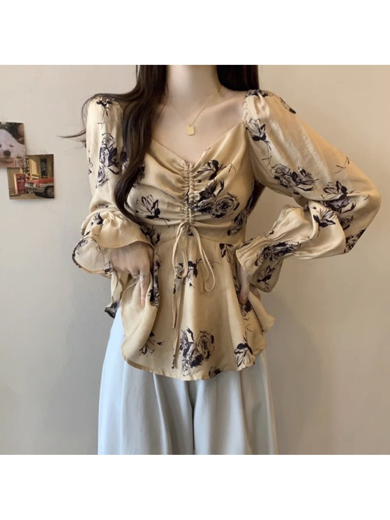 【全店30％OFF引き換え証があり】トップ レディース 長袖 花柄 プルオーバー 真四角のど首 シャーリング ドロ同盟罷工 トップス 総柄 御花 レトロ アンティーク風 フラウンス 音の大きさ袖 真っ盛り袖 好いたらしいめ 女子らしい 成年者好いたらしい 雅びやか 体型河馬