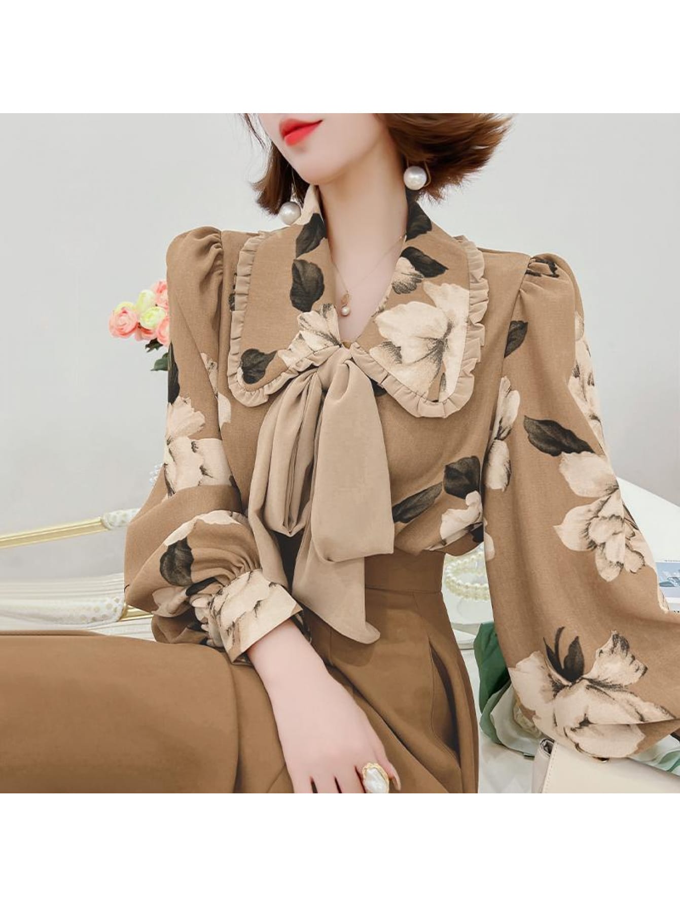 【全店30%OFFクーポンがあり】【レトロ花柄】ブラウス レディース 長袖 花柄シャツ トップス フリル襟 ビッグカラー ボウタイ リボン 襟付き ボリューム袖 バルーンスリーブ 柄シャツ 総柄 レトロ 大人可愛い きれいめ カジュアル オフィス 通|大森麗萱