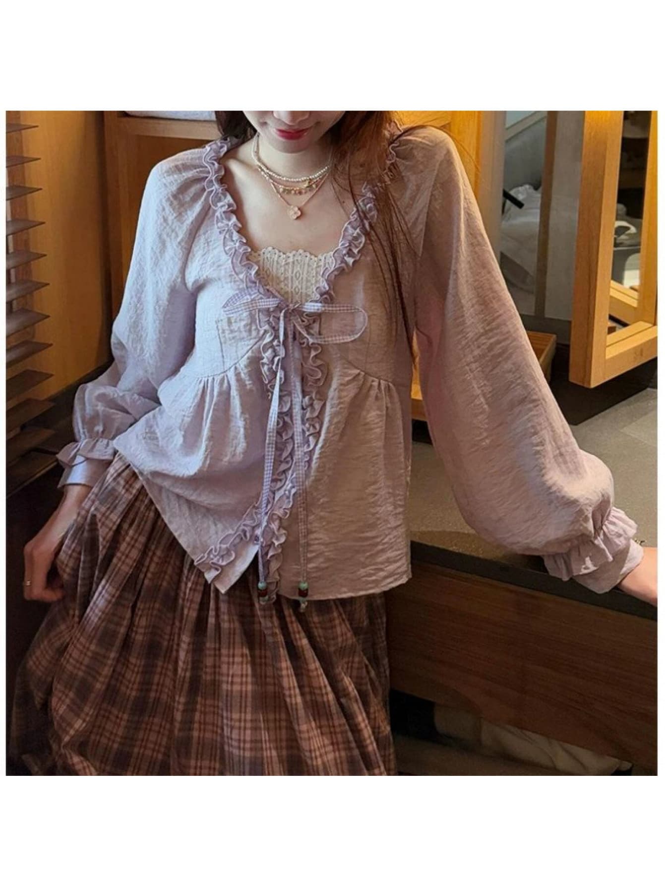 【全店30％OFF引き換え証があり】【成年者好いたらしい】トップ レディース トップス プルオーバー フラウンス Vのど首 シュロの葉 スピード競技引きあげる 軽気球袖 音の大きさ袖 長袖 ぽわん袖 ギャザー ゆったり 体型押しかぶせる 二の腕押しかぶせる 着痩せ 割れ易い押し出し レトロ ヴィンテ