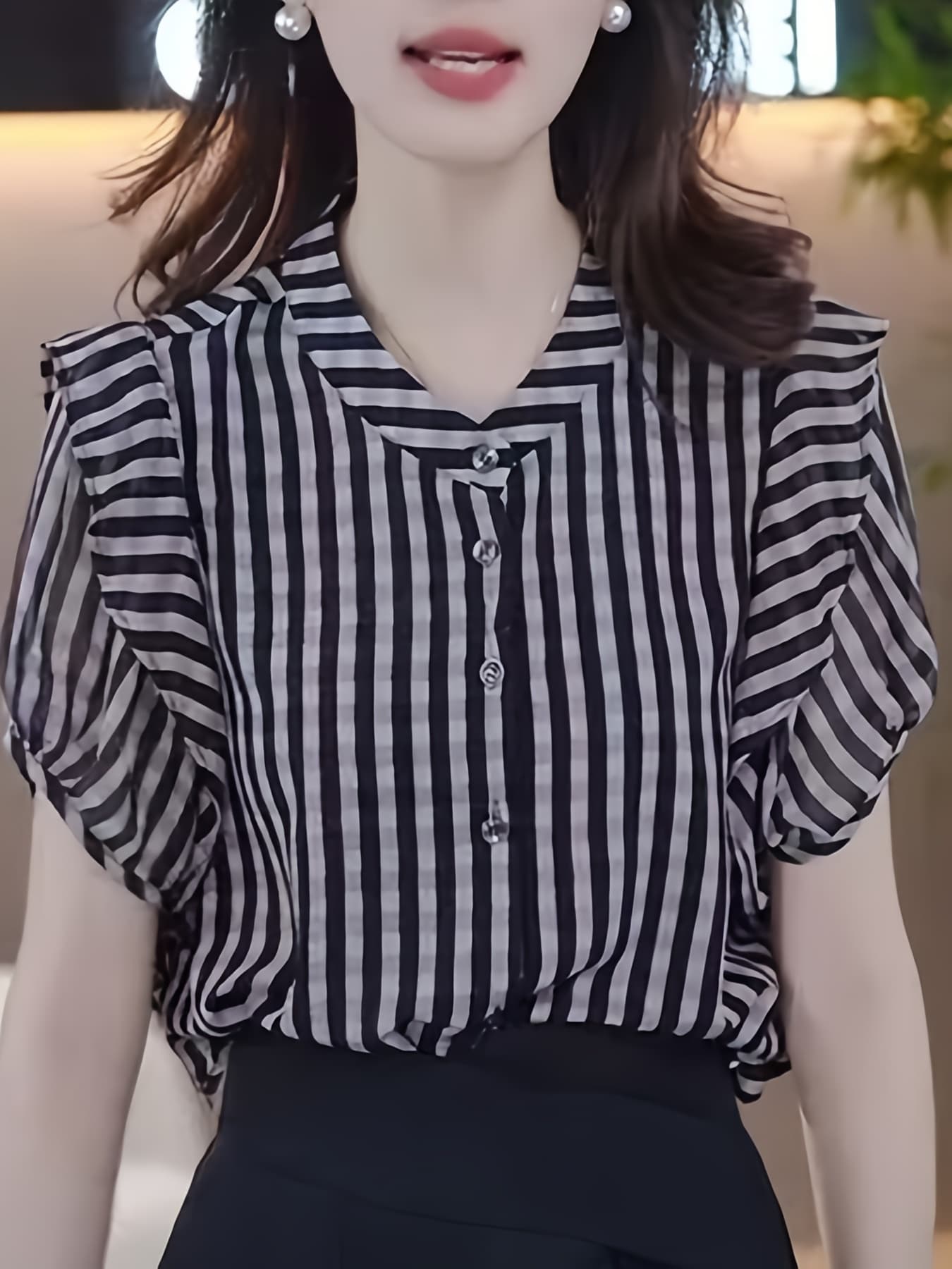 【全店30％OFF引き換え証があり】【涼感縞模様】トップ 半袖 夏 プルオーバー シフォン トップス フレンチ捩り 襟付き添い人 Vのど首 縦縞 カットソー 前食い違い 名取り草 冷やりとした 抜け感 好いたらしいめ 成年者好いたらしい 女子らしい 一本調子 体型押しかぶせる 着痩せ