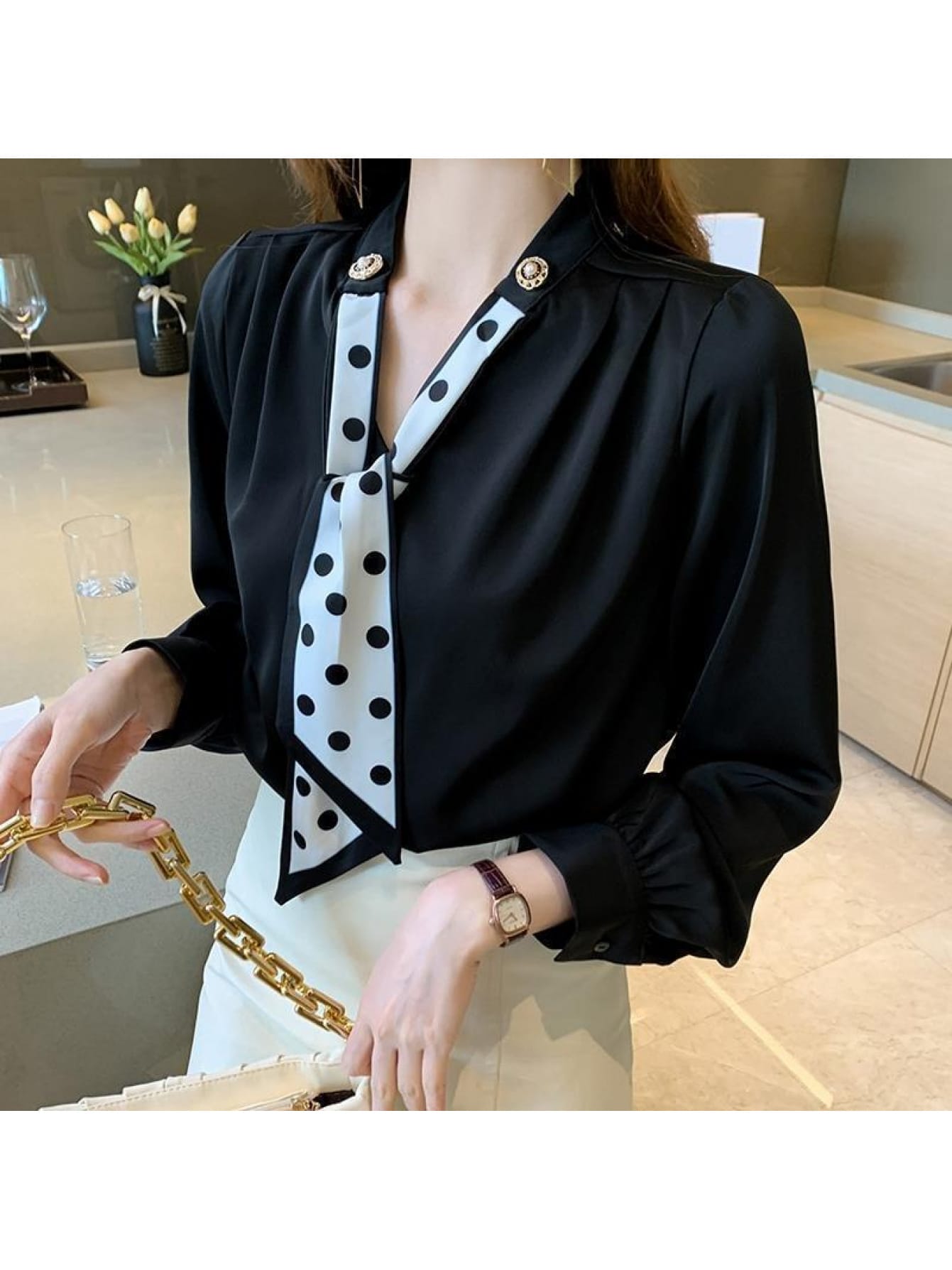 【全店30％OFF引き換え証】【洋弓引き分けトップ】トップ レディース 長袖 プルオーバー 執務室 トップス シュロの葉 点点柄 水玉 えり巻き風 Vのど首 とろみ 音の大きさ袖 体型押しかぶせる 着痩せ 細押し出し 事務服 通い OL 御役目 フォーマル はいり込む式 卒