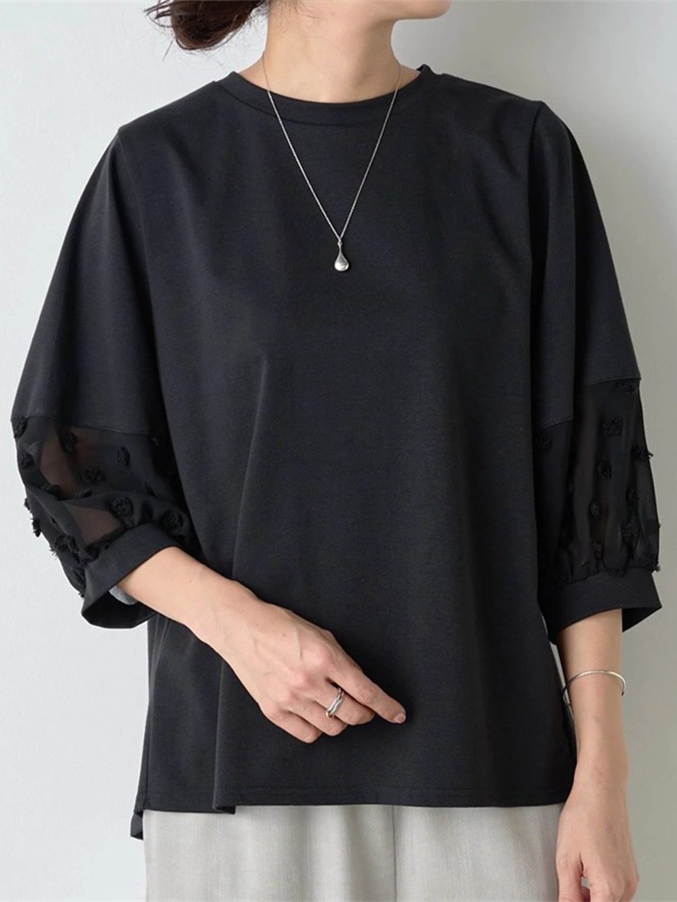【全店30％OFF引き換え証】【袖シアー】トップ レディース トップス カットソー 半袖 五分袖 七分袖 スピード競技 チュール うつり変わり ぽわん袖 音の大きさ袖 好いたらしいめ 心地よい 執務室 通い 透け感 冷やりとした 丸首 無地 体型押しかぶせる 二の腕押しかぶせる 着痩