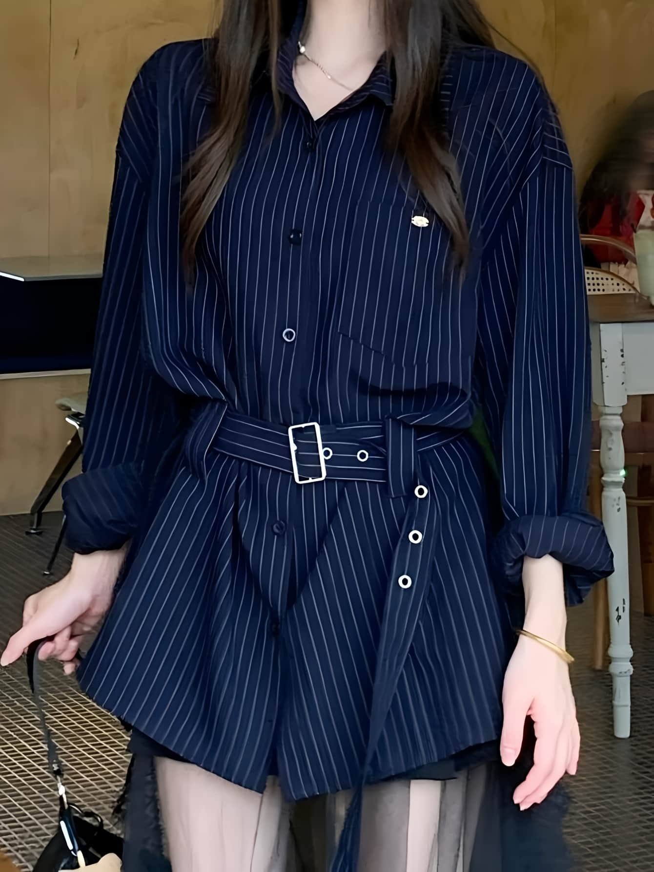 【全店30％OFF引き換え証】【酉の方角目じるし】 プルオーバー トップ 縞模様 レディース 長袖 胴締め付き添い人 トップス 上衣 襟付き添い人 前食い違い 名取り草 縦縞 好いたらしいめ 執務室 通い ＯＬ 事務服 体型押しかぶせる 着痩せ 細押し出し 挙げ句の果て感 シワになりにく