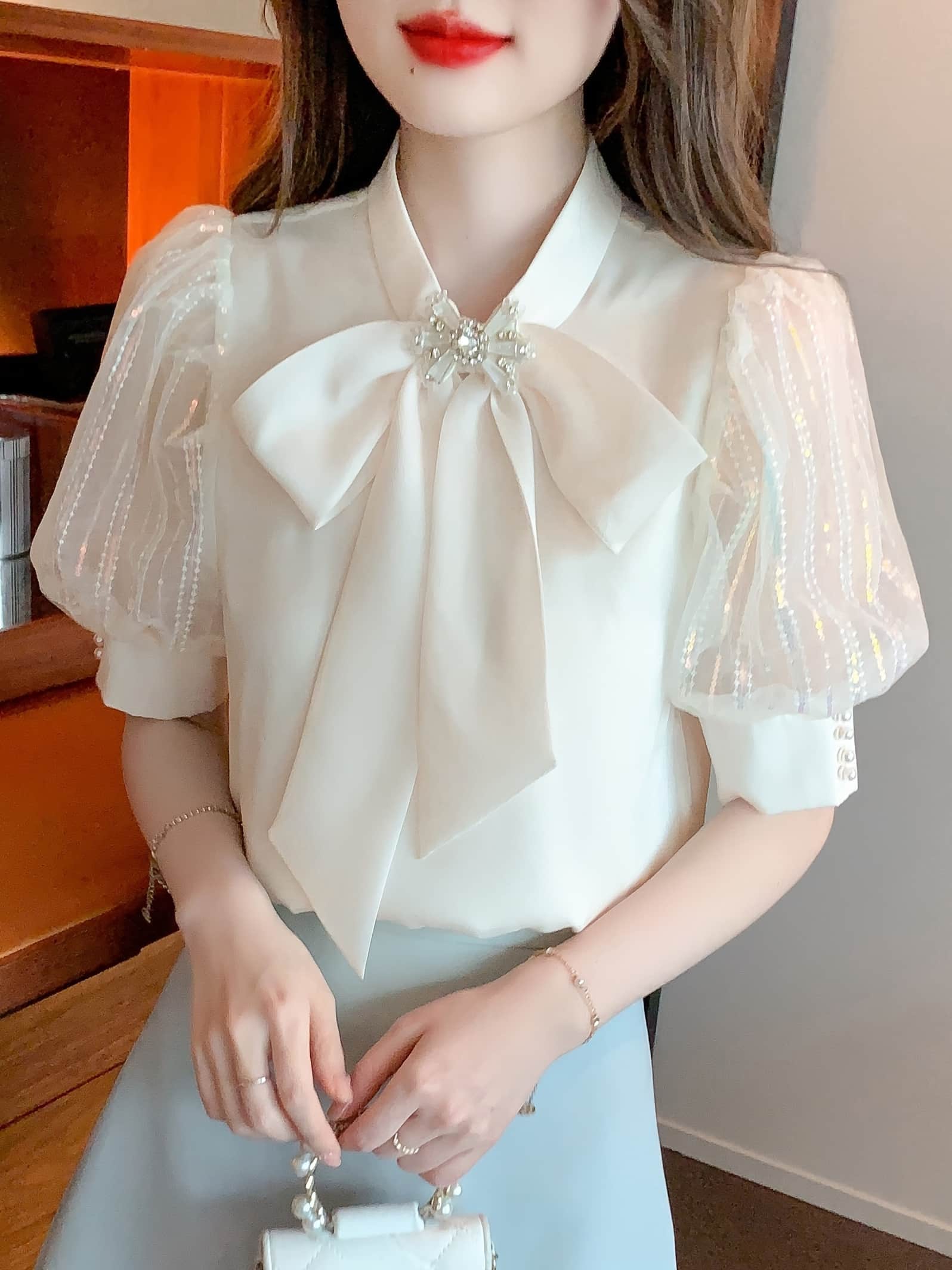 【全店30％OFF引き換え証】【ビジュー付き添い人】トップ レディース 洋弓引き分け シュロの葉 生産ライン石ころ 音の大きさ袖 軽気球袖 シフォン トップス 半袖 シアー 透け感 好いたらしいめ 女子らしい 成年者好いたらしい 執務室 通い 入園式 卒園式 御芽出度 二次会