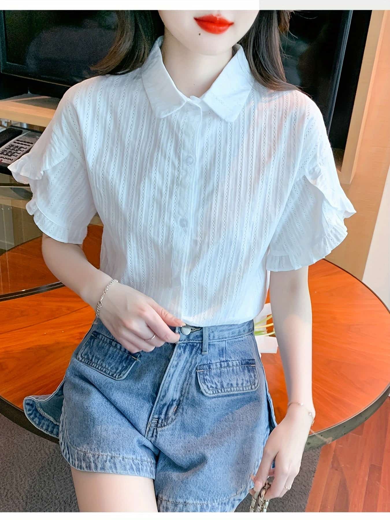 【全店通用25％OFFクーポン】【大人可愛い】 ブラウス レディース 半袖 襟付き シャツ ポロ襟 フリル袖 ラッフル トップス カットソー シフォン 縦ストライプ 無地 白 ホワイト オフィス 通勤 OL 事務服 ビジネス 体型カバー 二の腕カバー｜大森麗萱