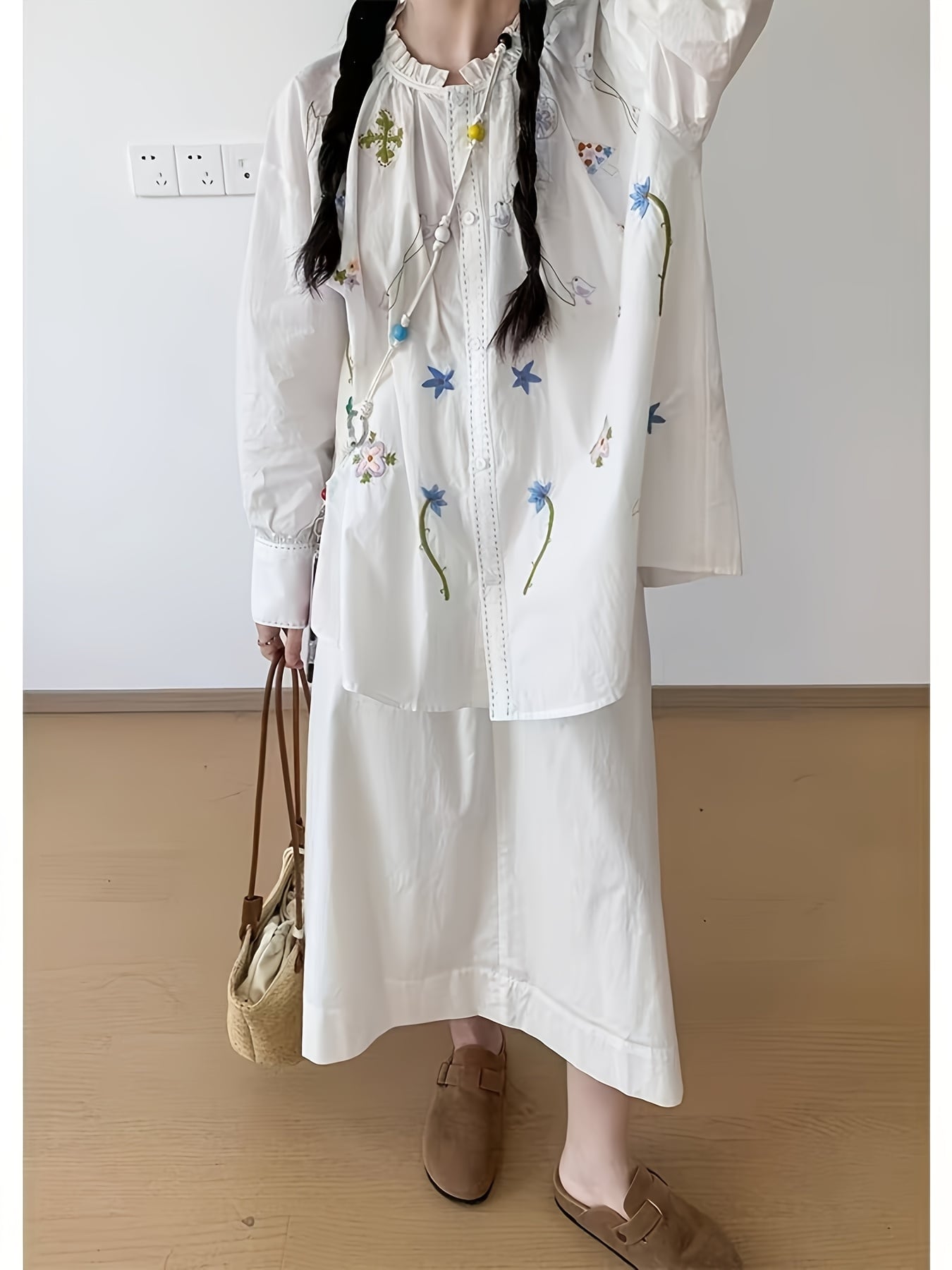 【全店30％OFF引き換え証】【花柄刺しゅう】トップ レディース 長袖 プルオーバー トップス 刺しゅうトップ 立ち襟 フラウンスのど首 照明ランプ色合い 上衣 ロングプルオーバー 体型押しかぶせる ゆったり ぽわん袖 軽気球袖 割れ易い押し出し お尻が隠れる 綿混 冷やりとした 透け