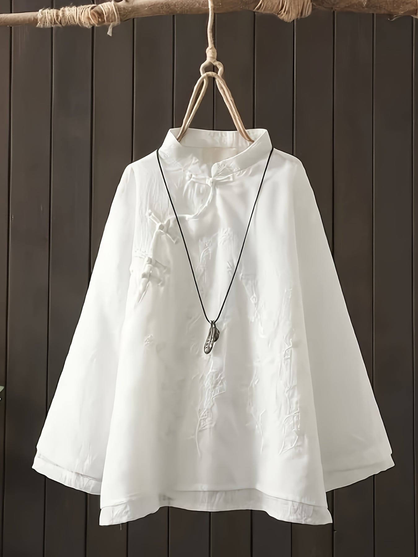 【全店30％OFF引き換え証】【瀬戸もの風】トップ レディース 刺しゅう プルオーバー トップス 立ち襟 照明ランプ色合い 瀬戸もの名取り草 長袖 中華風 ゼン ゆったり 体型押しかぶせる 着痩せ 気が大きい大きさ リネン風 綿織物 綿混 非対称 裾 うつり変わり チュニ