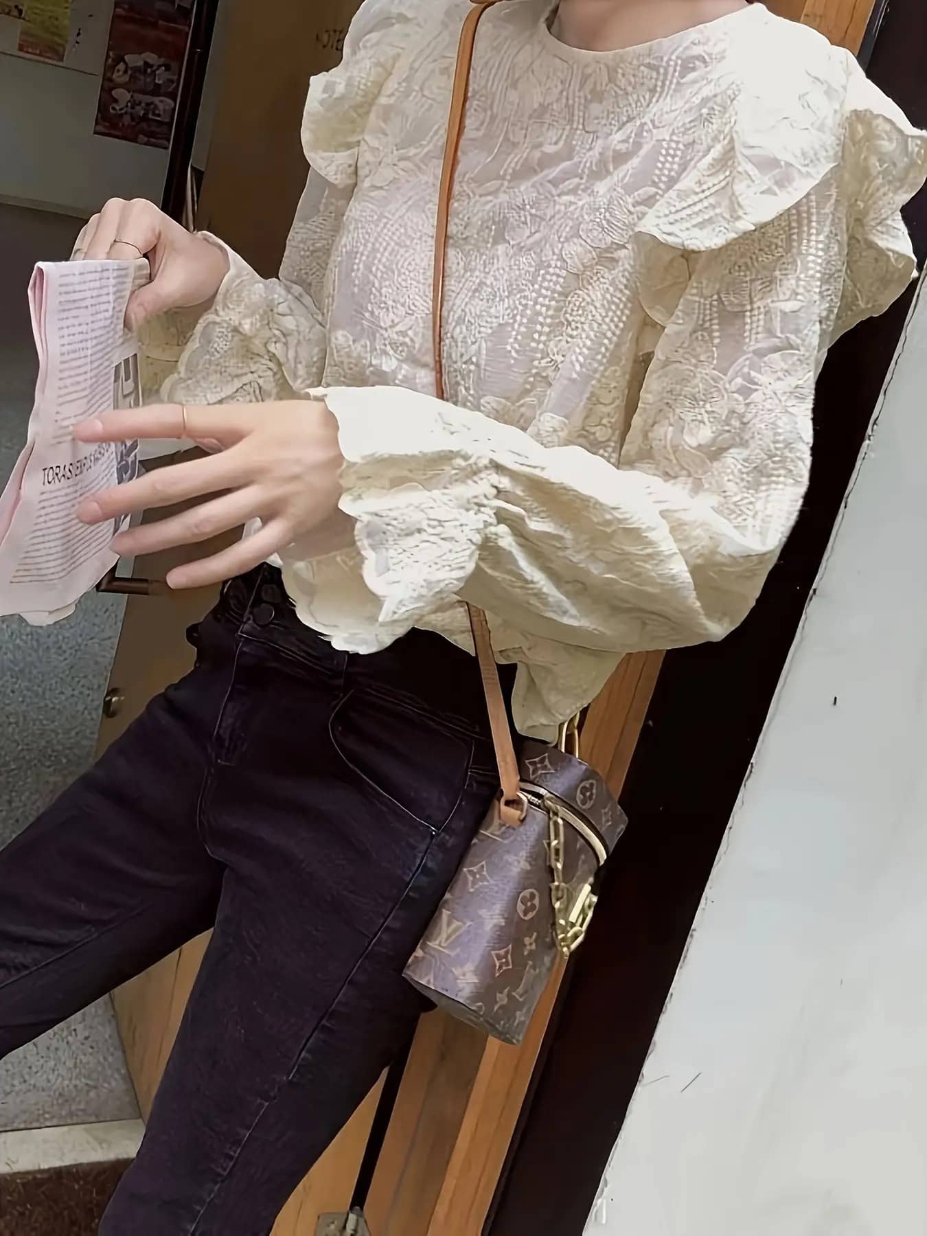 【全店通用25%OFFクーポン】【大人可愛い】ブラウス レディース 長袖 総レース フリル トップス シャツ クルーネック 透け感 花柄 刺繍 フェミニン きれいめ オフィス 通勤 OL ママコーデ 入学式 卒業式 結婚式 二次会 お呼ばれ 春 夏|大森麗萱