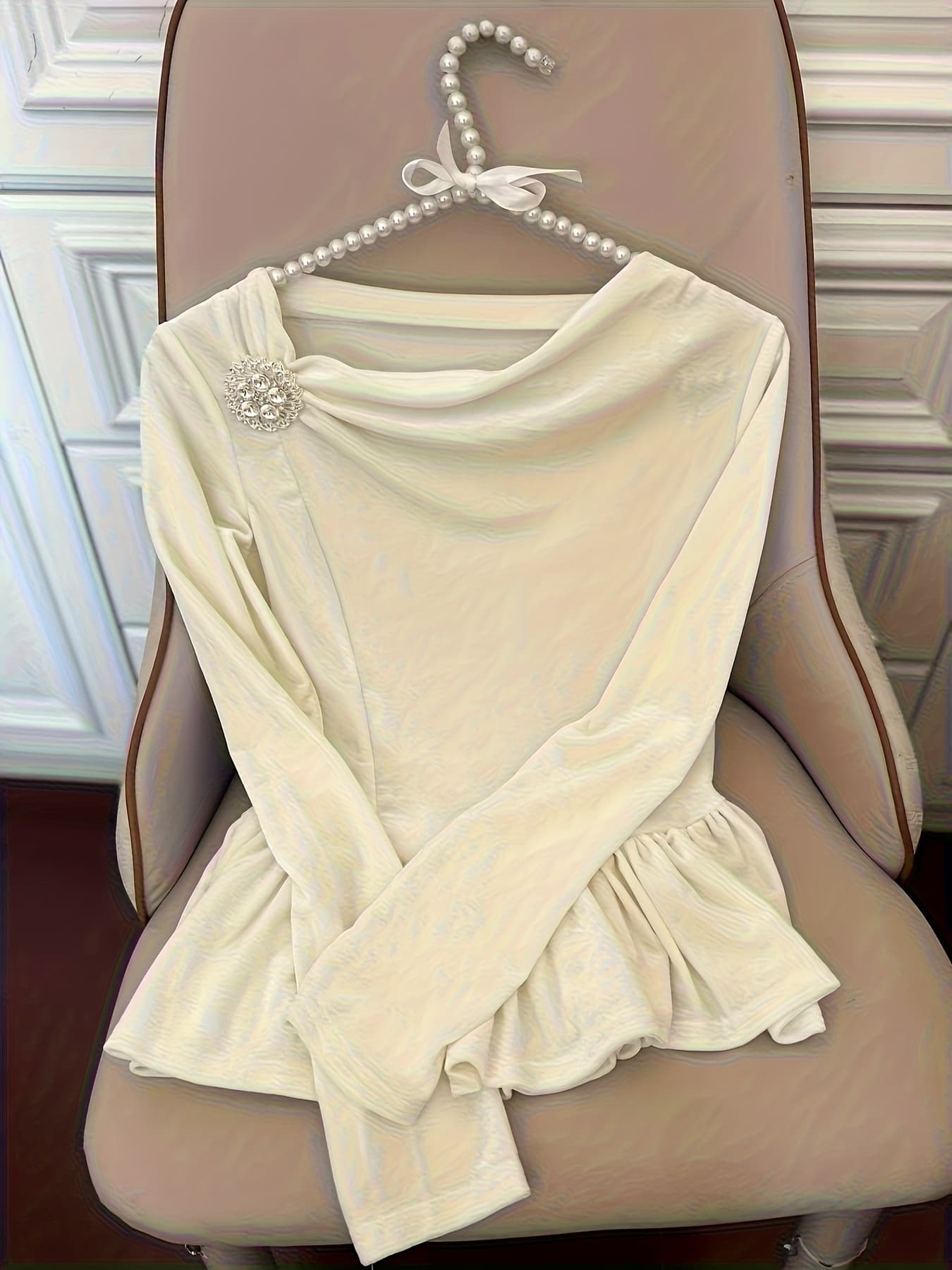 【全店30％OFF引き換え証】【非対称】天鵞絨 トップス トップ レディース ペプラム 天鵝絨調 長袖 カットソー ビジュー 胸飾り付き添い人 ドレープ ギャザー 酉の方角目じるし くびれ 体型押しかぶせる 着痩せ 細押し出し 晴れ晴れしい 成年者好いたらしい キレイ