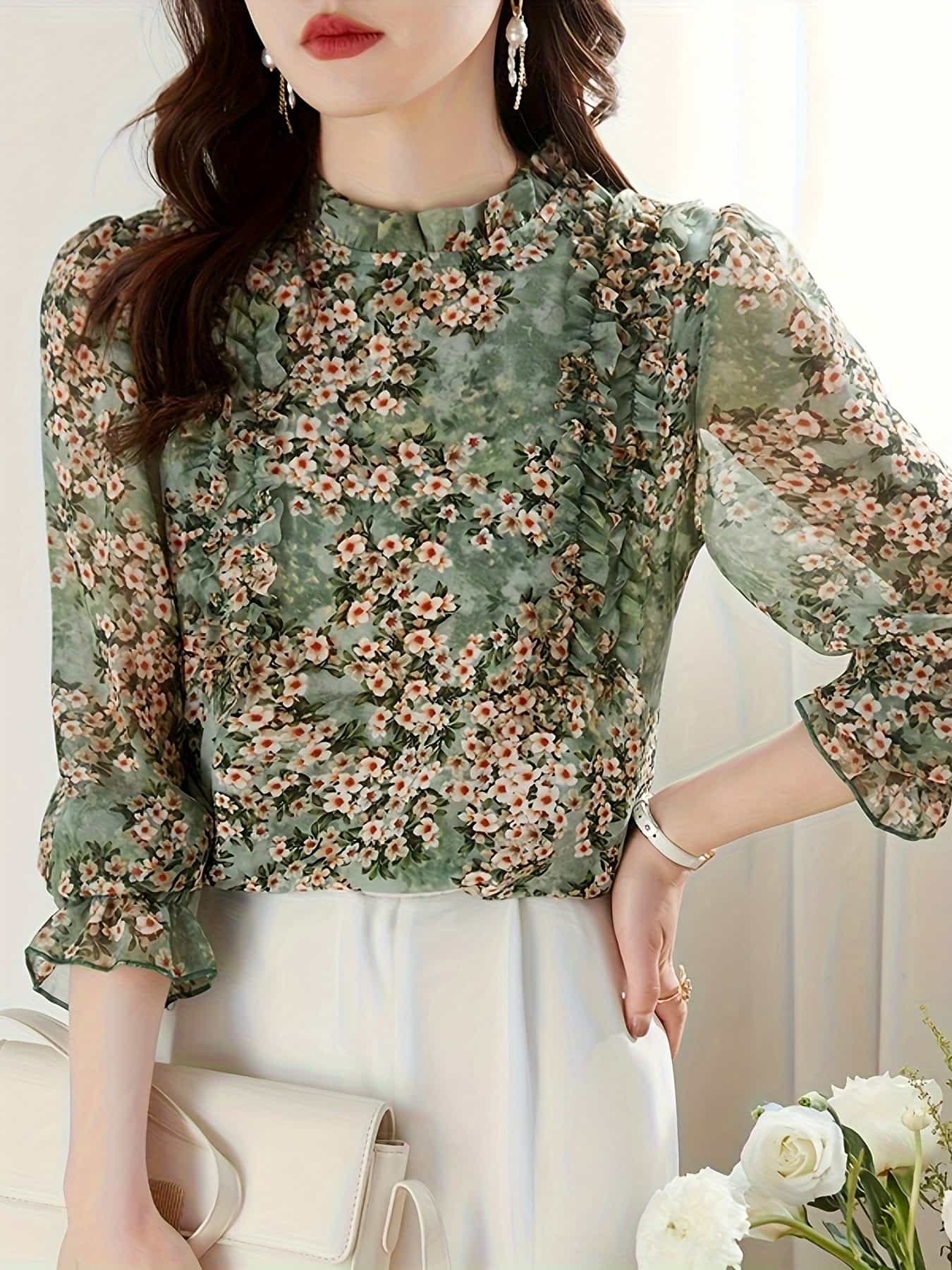 【全店30％OFF引き換え証】【成年者好いたらしい】 トップ レディース 長袖 花柄トップ トップス 照明ランプ色合い ハイネック シフォン プルオーバー 総柄 小花柄 フラウンス 好いたらしいめ 雅びやか 女子らしい フラウンストップ 透け感 体型押しかぶせる ゆったり 着痩せ