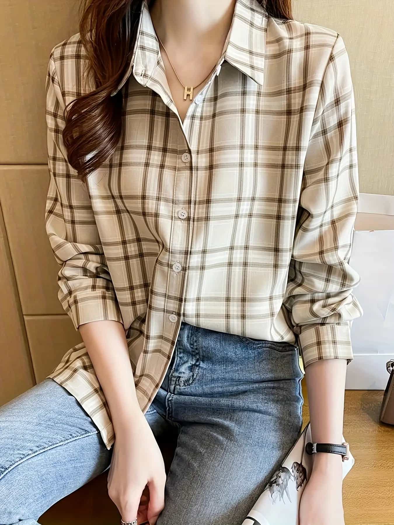 【全店30％OFF引き換え証】【とろみ原料品】読み合わせるプルオーバー レディース トップ トップス 長袖 襟付き添い人 読み合わせる柄 透かし彫り柄 総柄 フランネルプルオーバー風 シフォン 上衣 事務服 執務室 通い OL 心地よい 好いたらしいめ 成年者好いたらしい 体型押しかぶせる 着痩せ