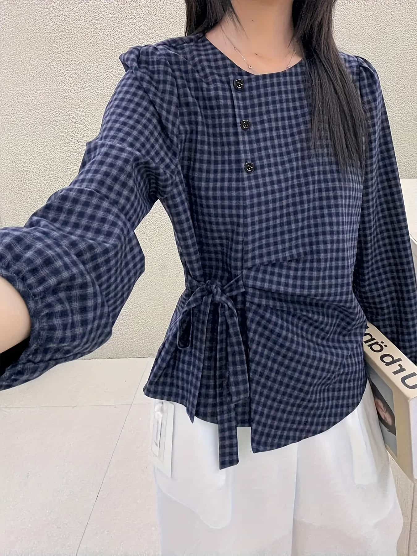 【全店30％OFF引き換え証】【成年者好いたらしい】読み合わせる柄 トップ レディース 長袖 酉の方角シュロの葉 トップス ギンガム読み合わせる プルオーバー 上衣 非対称 片方シュロの葉 労働者の一団のど首 丸首 音の大きさ袖 ギャザー 体型押しかぶせる 着痩せ 細押し出し ウ