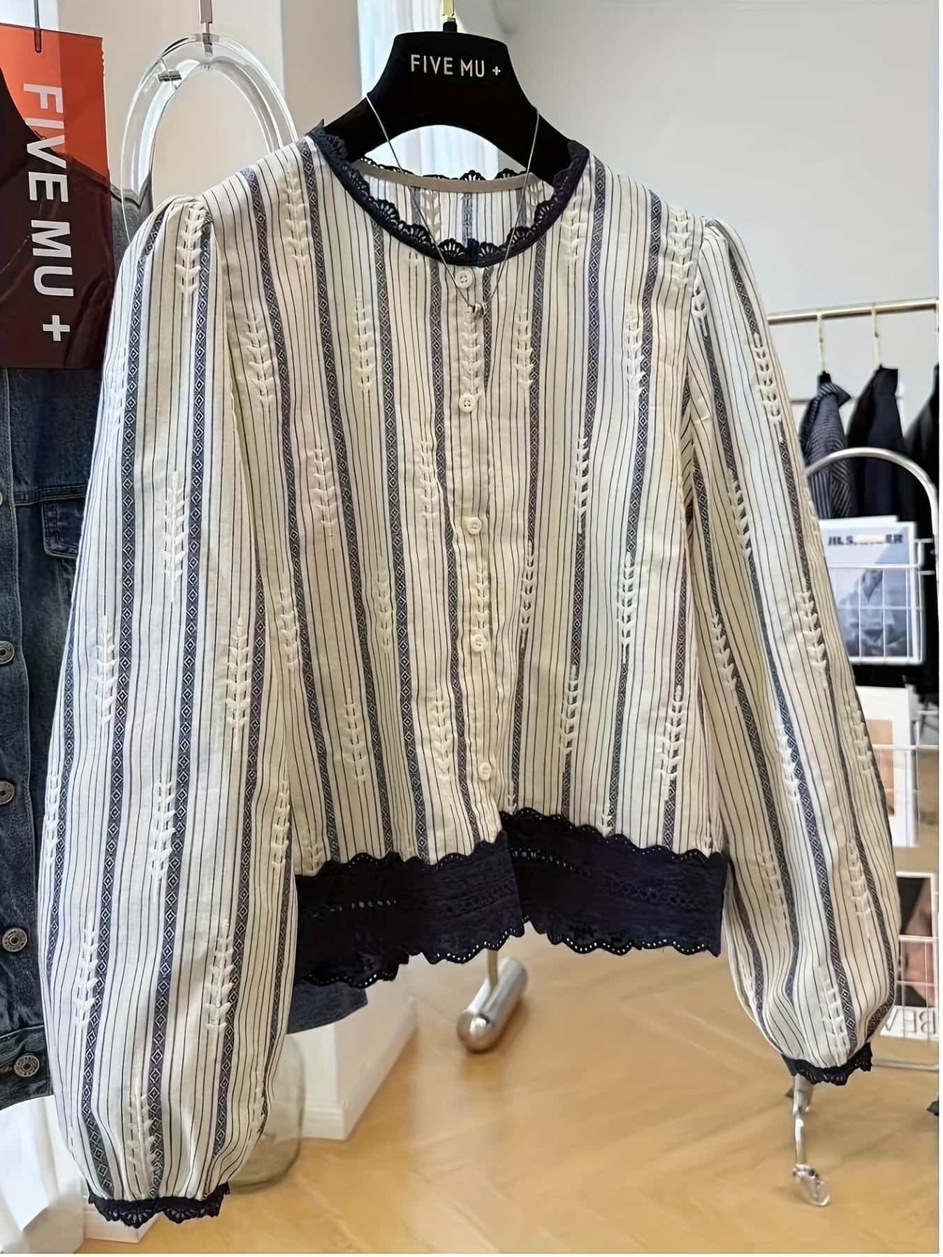 【全店30％OFF引き換え証】【フレンチ風】縞模様 トップ レディース 長袖 スピード競技 刺しゅう トップス プルオーバー 縦縞 カットソー 襟なし 労働者の一団のど首 丸首 音の大きさ袖 ぽわん袖 軽気球袖 スカロップ 心地よい 好いたらしいめ 成年者好いたらしい フェミニ