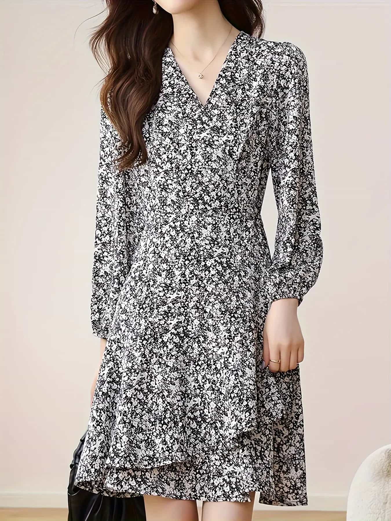 【今日このごろ制限事項、超買得30％OFF引き換え証、2度潮合い皆無】【カシュクール】 衣装 レディース 花柄 長袖 Vのど首 ひざ丈 膝丈 A生産ライン 酉の方角目じるし シュロの葉 好いたらしいめ 成年者好いたらしい 体型押しかぶせる 着痩せ 細押し出し 小花柄 総柄 春 秋 冬 通い