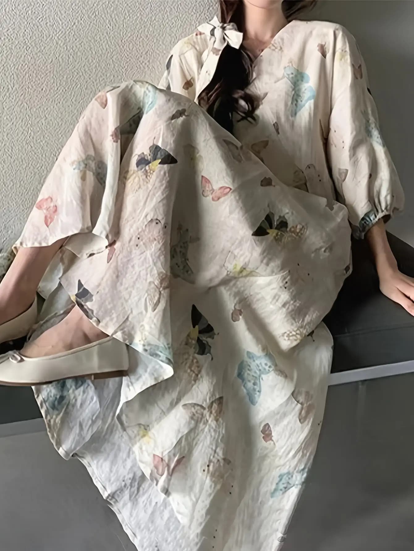 【今日このごろ制限事項、超買得30％OFF引き換え証、2度潮合い皆無】衣装 レディース ロング マキシ丈 夢見鳥 蝶柄 Vのど首 シュロの葉 ちょうちょ 総柄 刷り上げる ワンピ ロングワンピ マキシワンピ 長袖 体型押しかぶせる ゆったり 痩せ押し出し 二の腕押しかぶせる