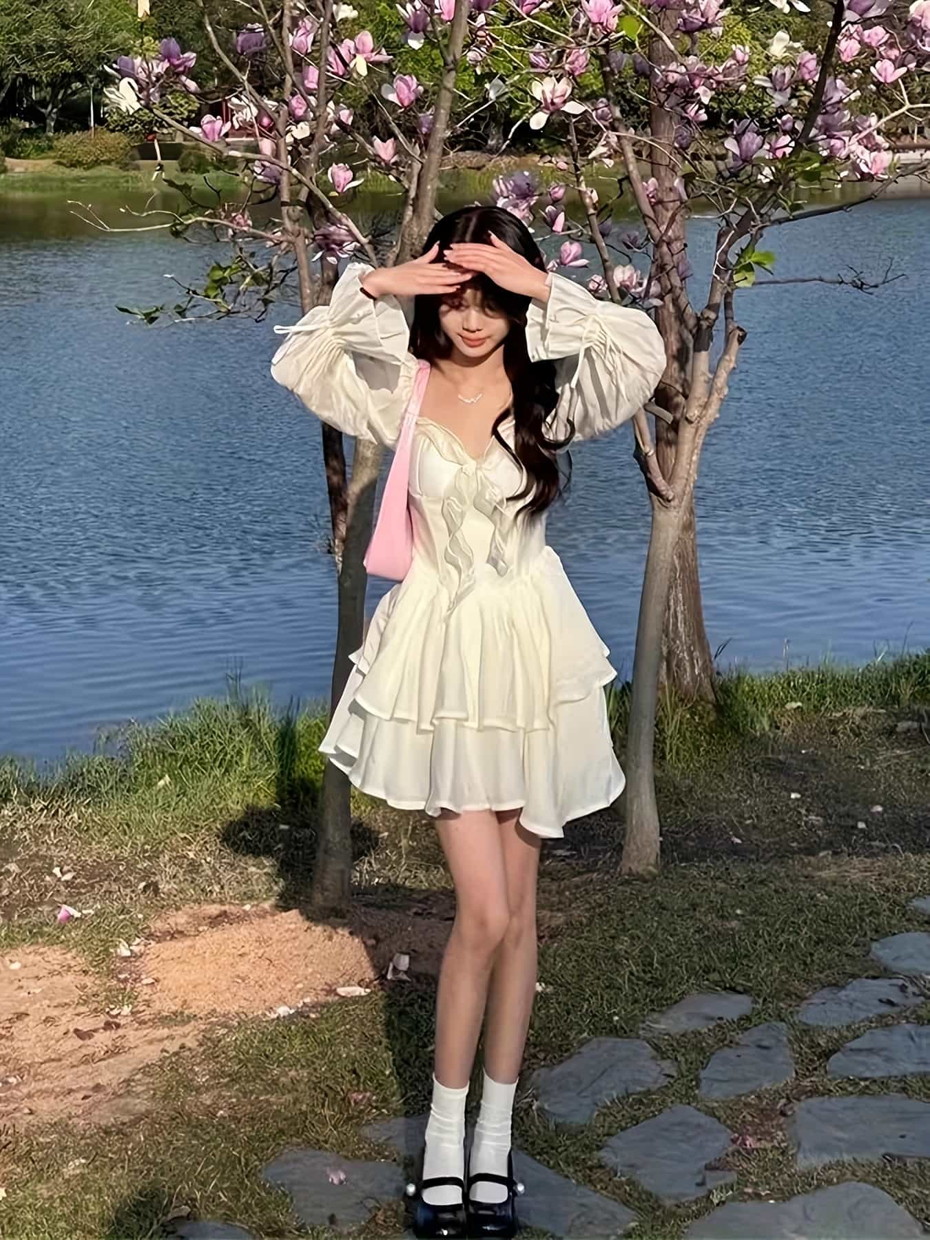 【今日このごろ制限事項、超買得30％OFF引き換え証、2度潮合い皆無】【フレンチガーリー】衣装 ミニ衣装 レディース 長袖 フラウンス ティアード Ｖのど首 音の大きさ袖 軽気球捩り シャーリング ミニ丈 遊撃手丈 お召しもの 体型押しかぶせる 着痩せ 細