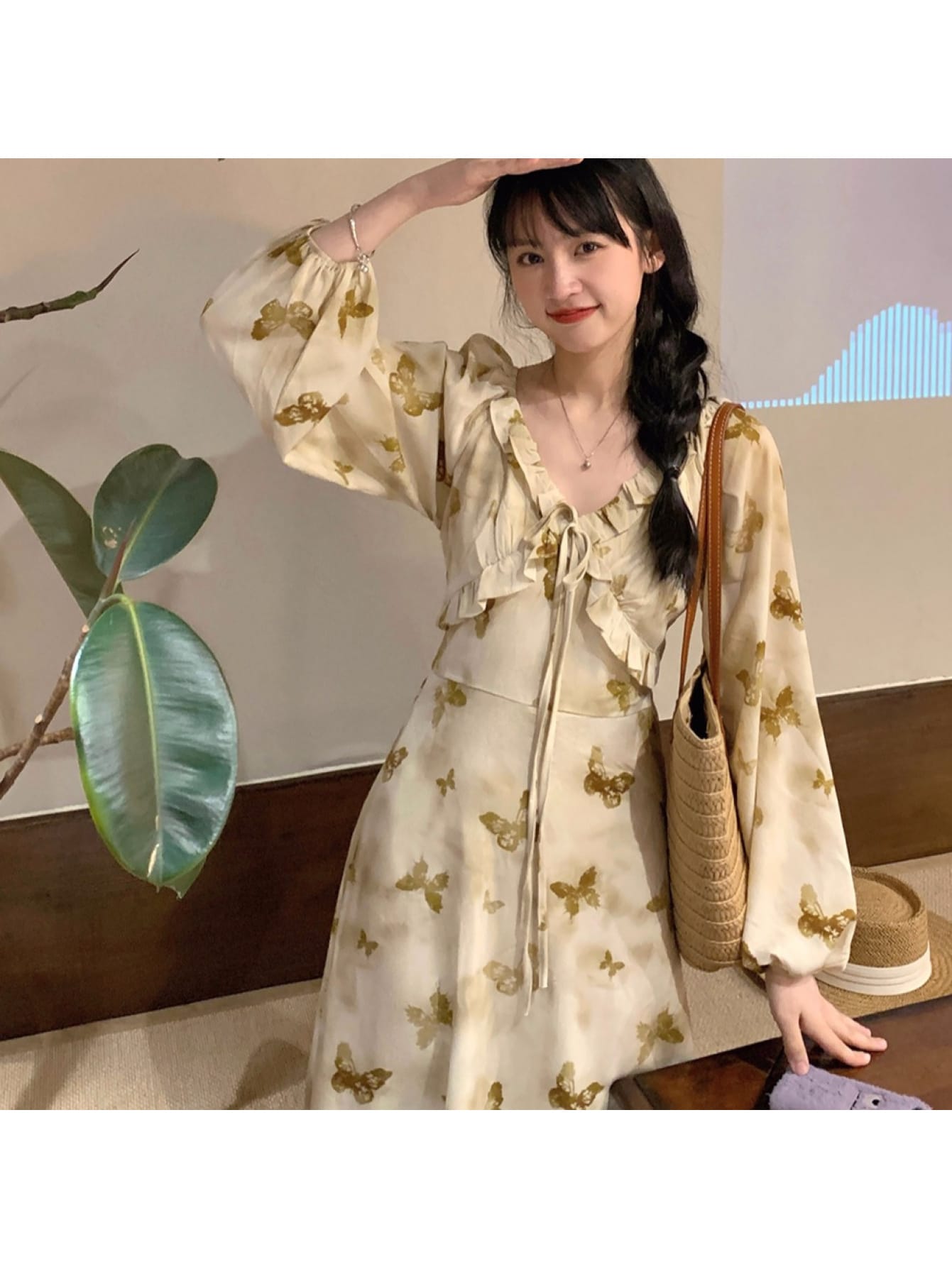 【全店30％OFF引き換え証があり】【夢見鳥柄】衣装 レディース ロング衣装 ちょうちょ 夢見鳥 総柄 フラウンス Vのど首 シュロの葉 音の大きさ袖 軽気球袖 長袖 A生産ライン 酉の方角目じるし うつり変わり ミモレ丈 ロング シフォン風 透け感 清