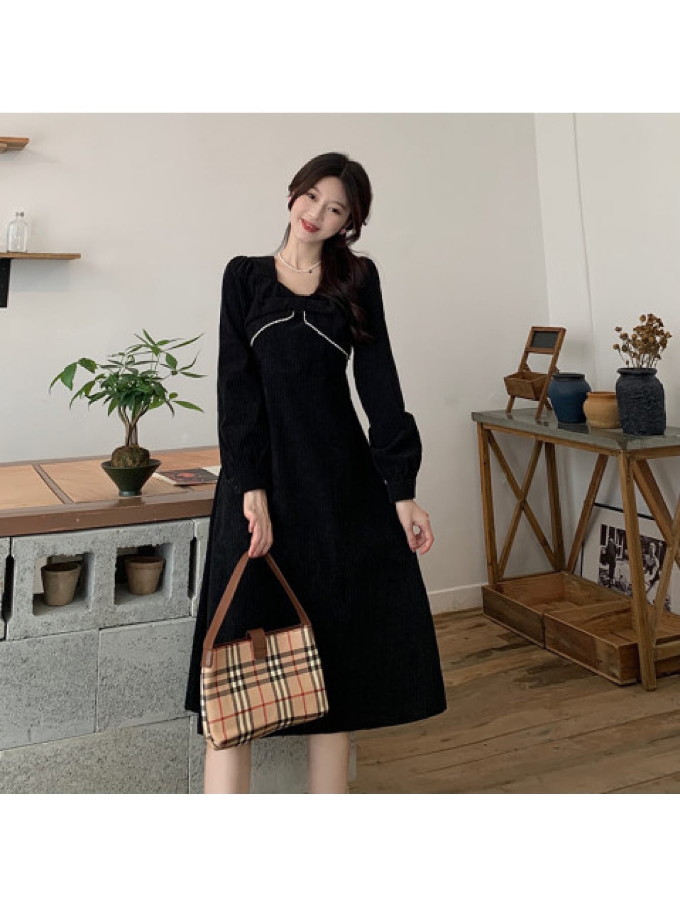 【全店30％OFFクーポンがあり】【レトロガーリー】 ワンピース レディース ロングワンピース 長袖 ミモレ丈 Ａライン リボン スクエアネック コーデュロイ風 膝下 無地 着痩せ 体型カバー 細見え 大人可愛い きれいめ お呼ばれ 結婚式 二次会｜大森麗萱