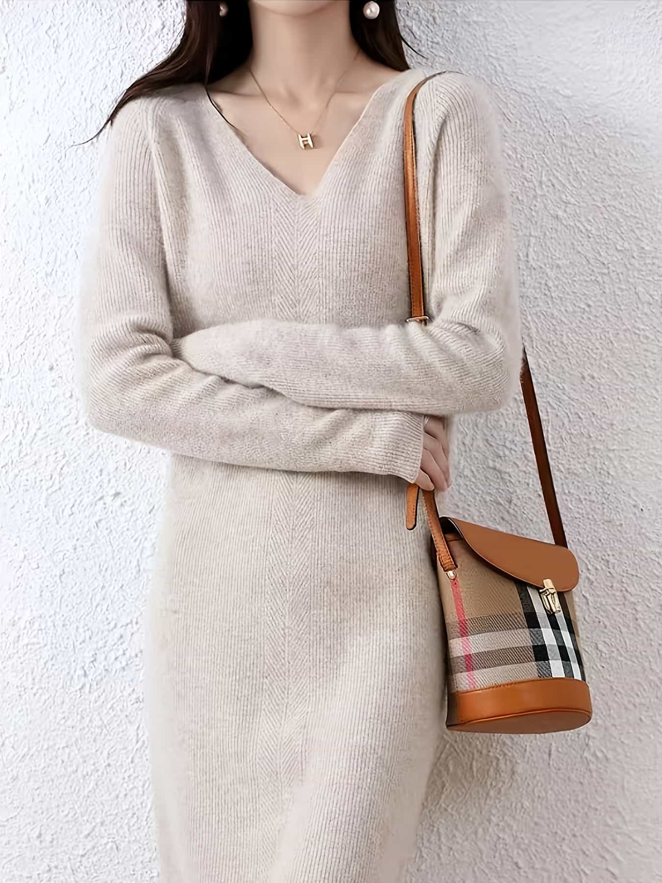 【全店30％OFF引き換え証があり】編み物衣装 レディース Vのど首 長袖 衣装 ロング衣装 ミモレ丈 リブニット 秋冬 ワンピ ニットワンピ 上衣 MIDI丈 無地 I生産ライン 体型押しかぶせる 着痩せ 細押し出し 鎖骨 割れ易い押し出し カシミール