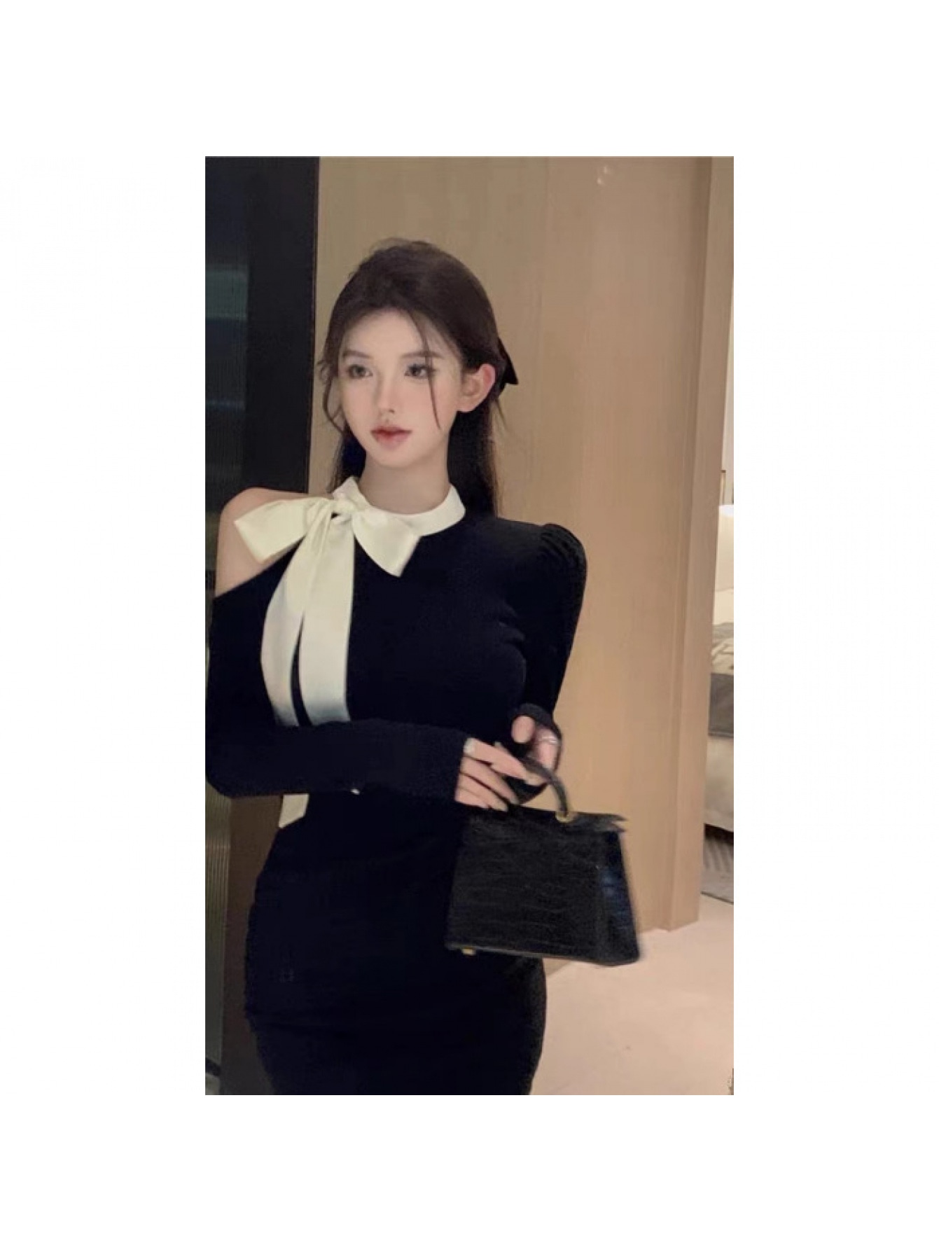 【全店30％OFFクーポン券】【シュロの葉付き添い人】衣装 きつい ミニ丈 肩出し オフショルダー 長袖 ボディコン 色っぽい 成年者好いたらしい 好いたらしいめ 膝上 ミニ衣装 か細い 相応う 着痩せ 細押し出し 無地 韓国流行り物 キャバドレス キャバワンピ