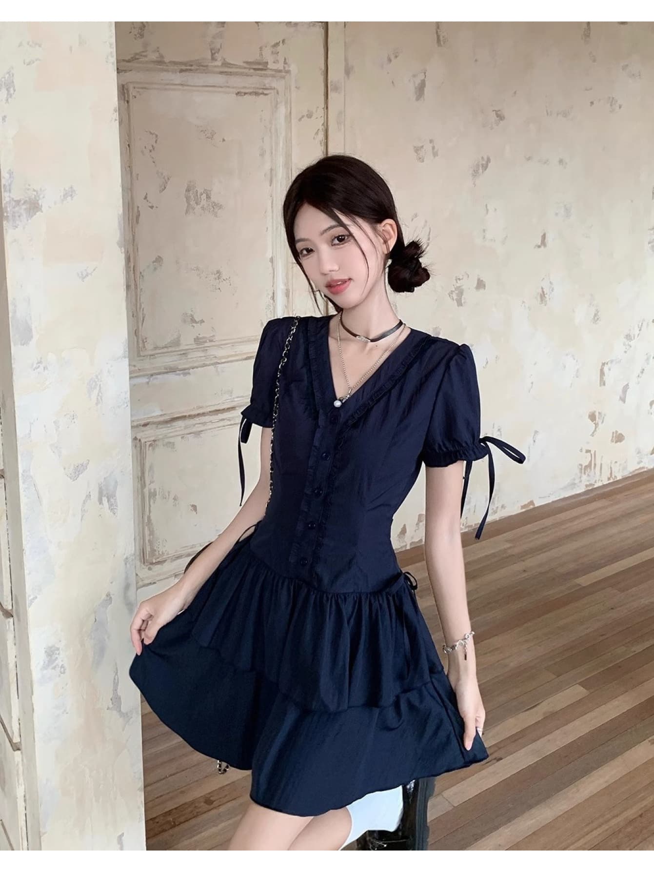 【全店30％OFF引き換え証】【成年者好いたらしい】 衣装 ミニ衣装 半袖 Ｖのど首 スピード競技 フラウンス ティアード Ａ生産ライン ワンピ 酉の方角目じるし 音の大きさ袖 着痩せ 細押し出し 体型押しかぶせる 脚長 二の腕押しかぶせる 韓国流行り物 好いたらしいめ 会う約束 女