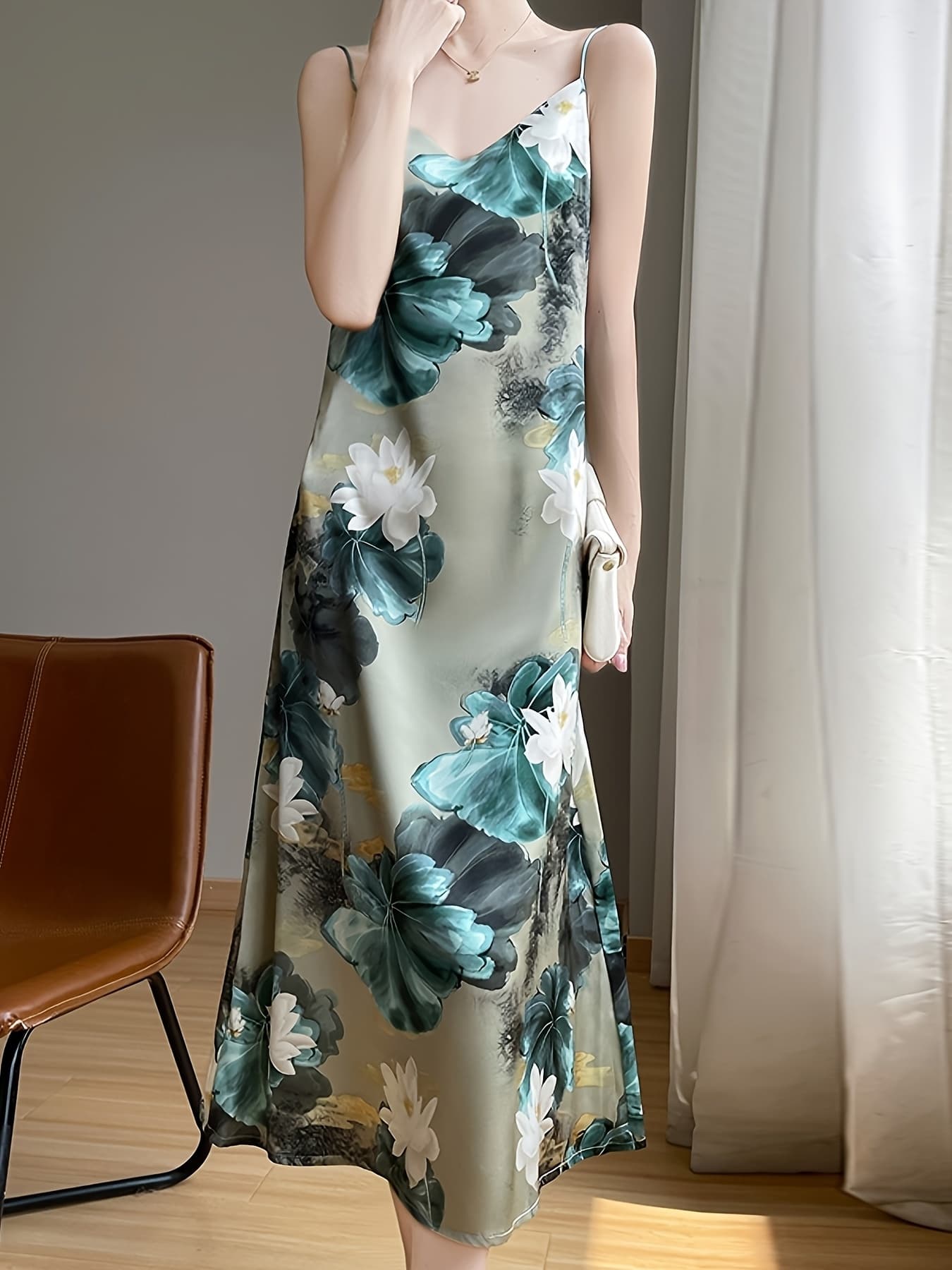 【全店30％OFF引き換え証】【たまり場映え】キャミワンピース 花柄 ロング 衣装 夏 マキシ丈 レディース ノースリーブ Vのど首 大花柄 ボタニカル 蓮 精緻さ キャミワンピ A生産ライン 挙げ句の果て感 ゆったり 体型押しかぶせる 着痩せ 細押し出し 冷やりとした