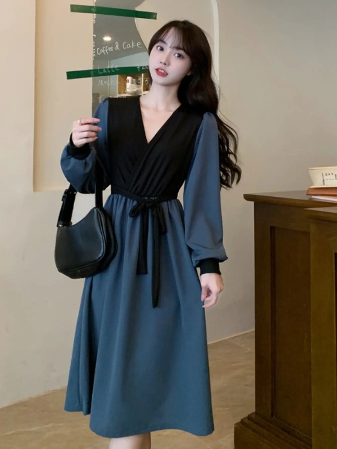 【全店通用25%OFFクーポン】【配色デザイン】 ワンピース レディース ロングワンピース マキシ丈 Vネック 切り替え 長袖 Aライン ボリューム袖 ドッキング ワンピ ロングワンピ ドレス 膝下 ウエストマーク リボン 体型カバー 着痩せ 細見え|大森麗萱