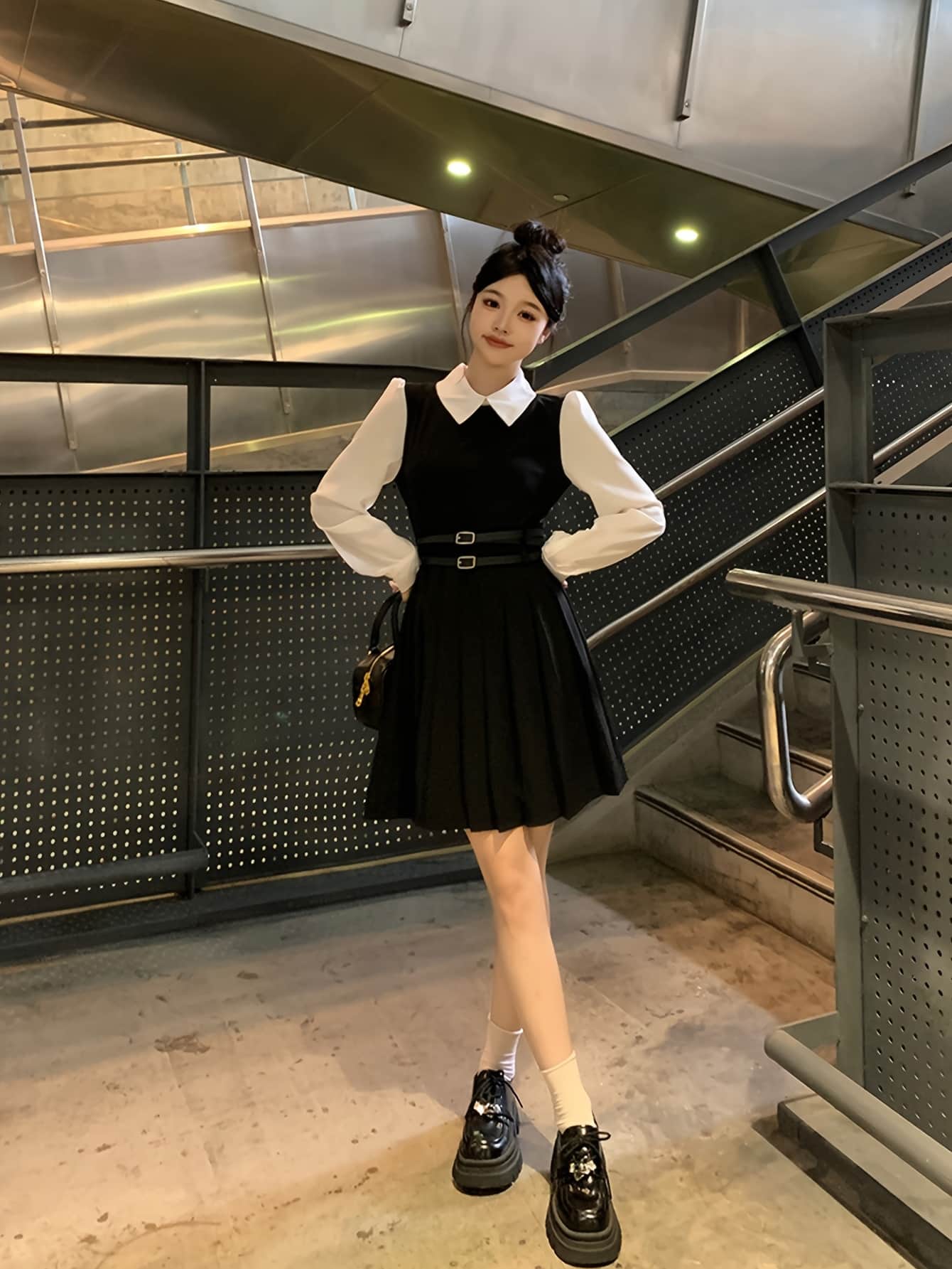 【全店30％OFF引き換え証】【花の冠yd風】襟付き添い人 衣装 レディース 長袖 ミニ丈 白襟 重ね着風 フェイクレイヤード 翰林院風 学校風 ワンピ 膝上 遊撃手丈 A生産ライン 筋目スコート 酉の方角目じるし 胴締め付 着痩せ 細押し出し 体型河馬