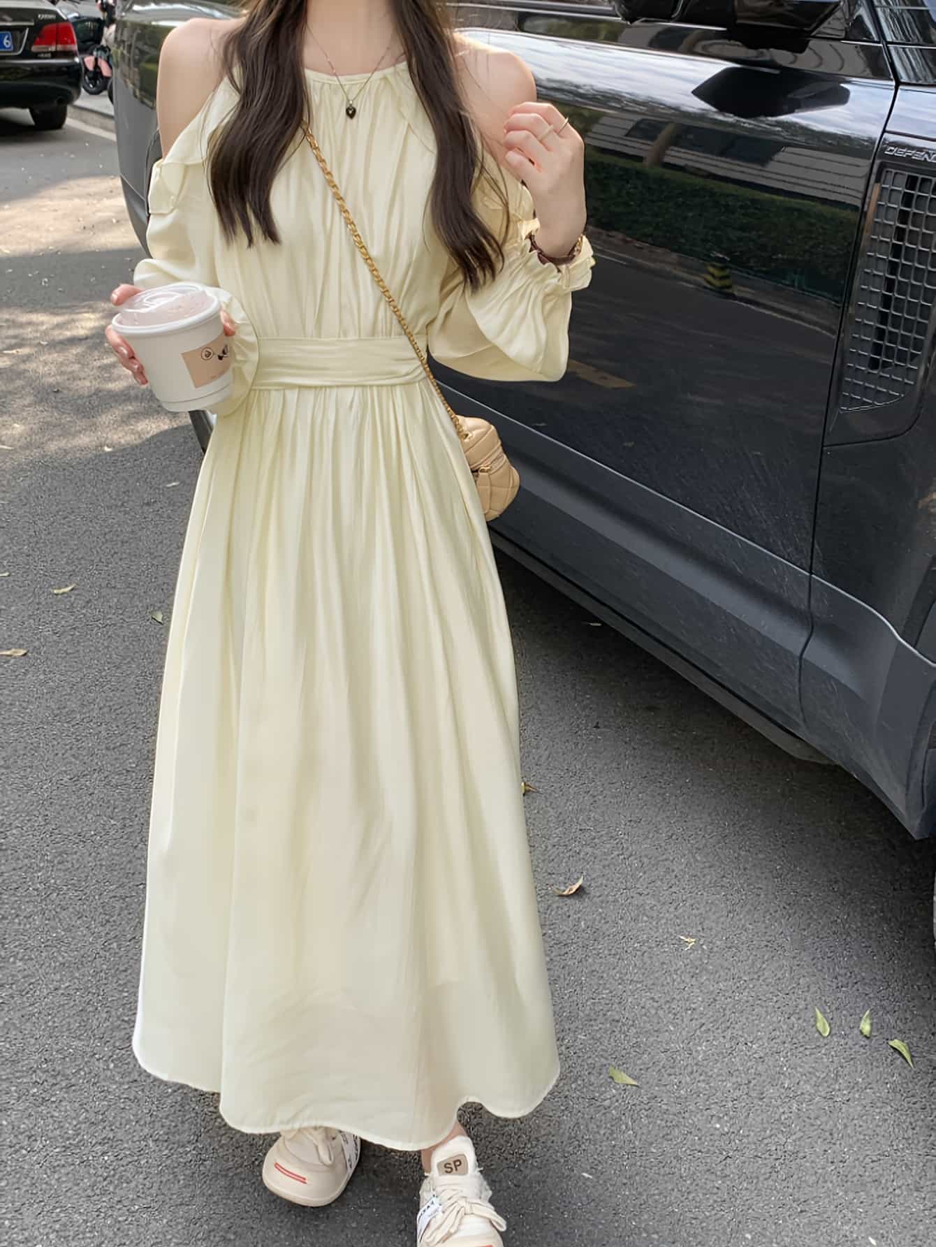 【全店30％OFF引き換え証】【肩見せ】衣装 ロング衣装 マキシ丈 肩出し 明けっ広げ肩部 長袖 Ａ生産ライン 音の大きさ袖 御機嫌酉の方角 酉の方角目じるし 胴締め 体型押しかぶせる 着痩せ 細押し出し 割れ易い見せ 二の腕押しかぶせる 成年者好いたらしい 好いたらしいめ フ