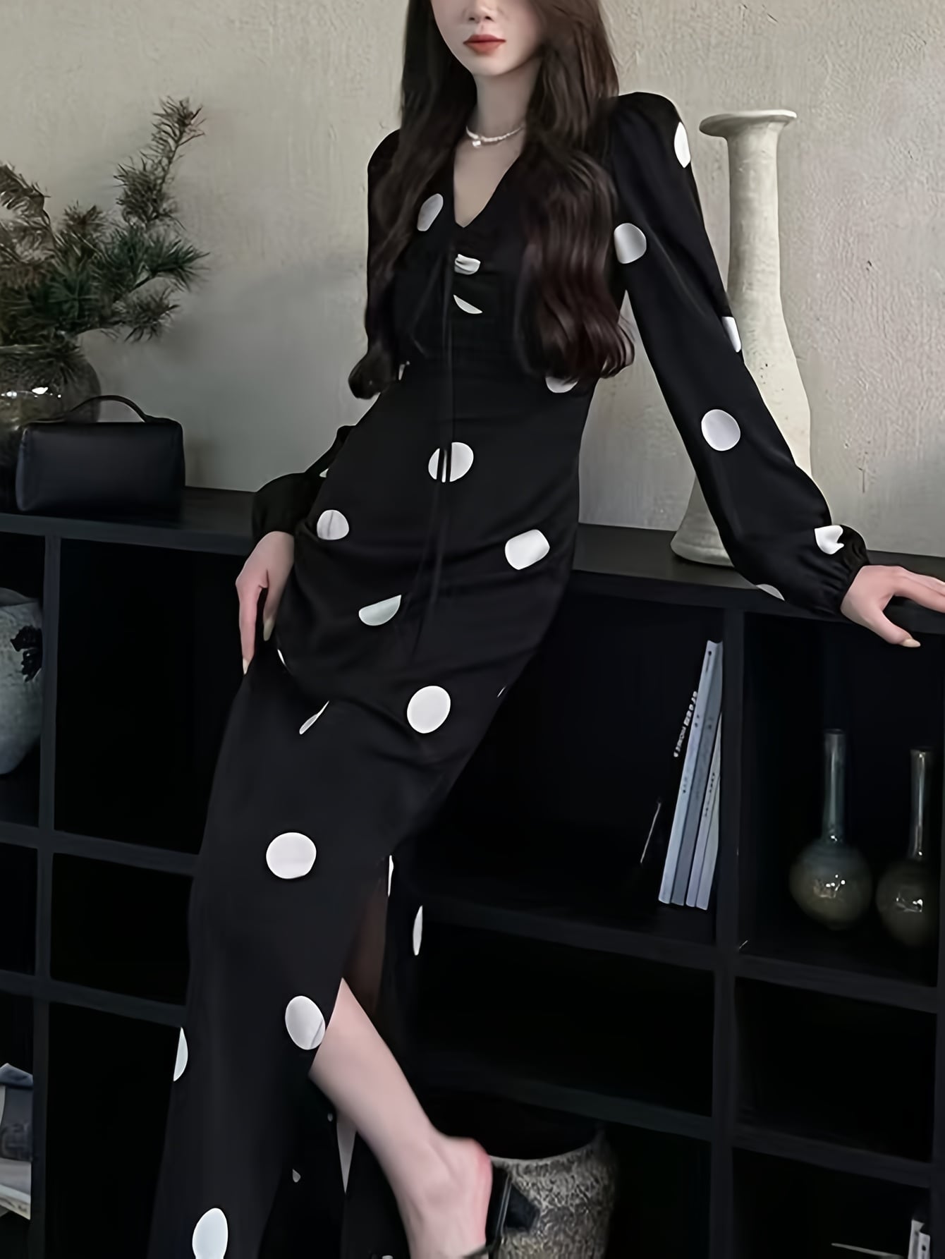 【全店30％OFFクーポン券】【レトロな点点柄】衣装 レディース 長袖 水玉柄 ロング衣装 V素っ首 シュロの葉 ロング丈 マキシ丈 音の大きさ袖 軽気球袖 ワンピ A伝達ルート 体型覆いかぶせる 着痩せ 細押し出し 割れ易い押し出し 土手っ腹あたり近所 隠す 二の腕河馬